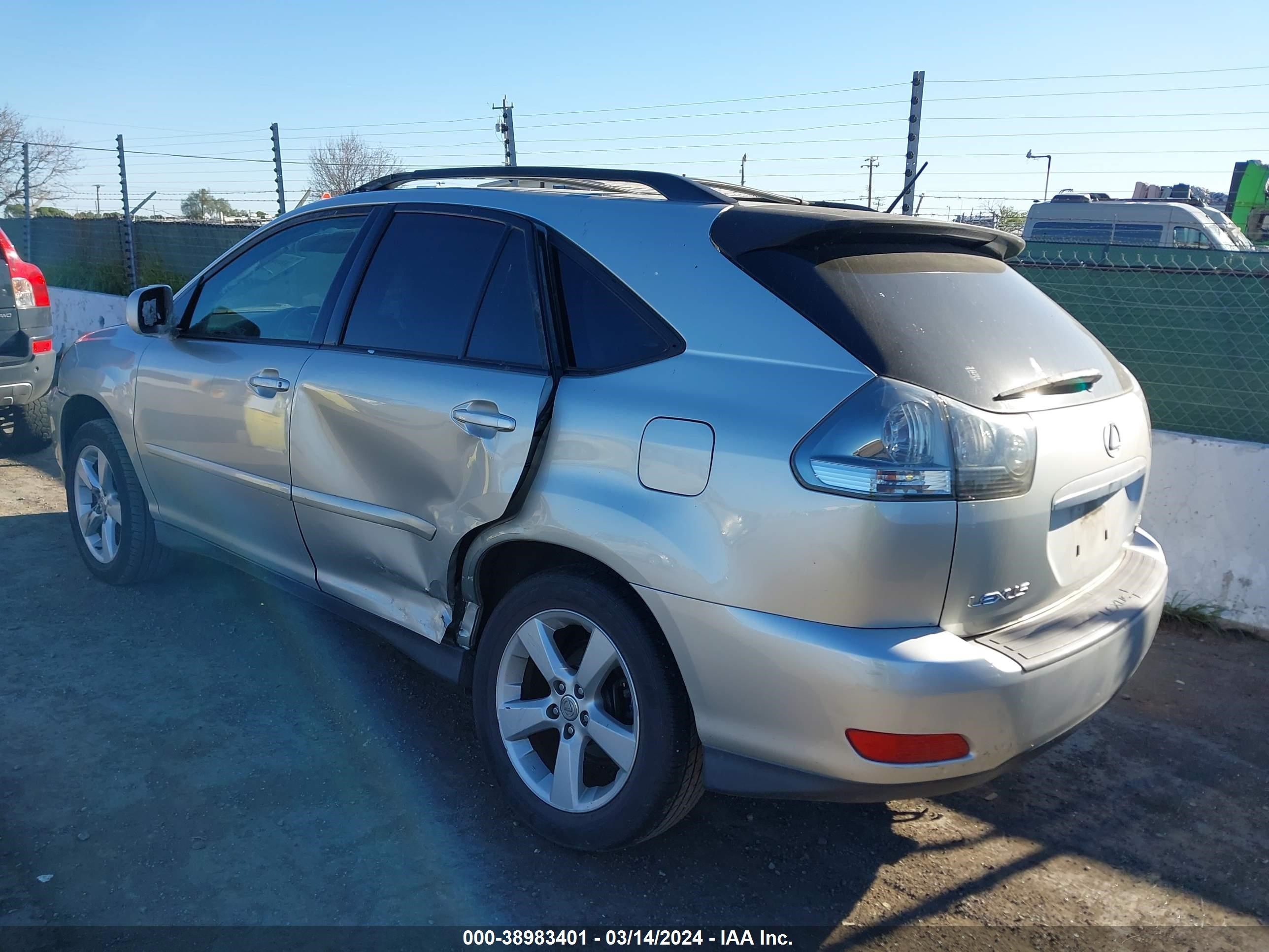 Photo 2 VIN: JTJGA31U240011129 - LEXUS RX 