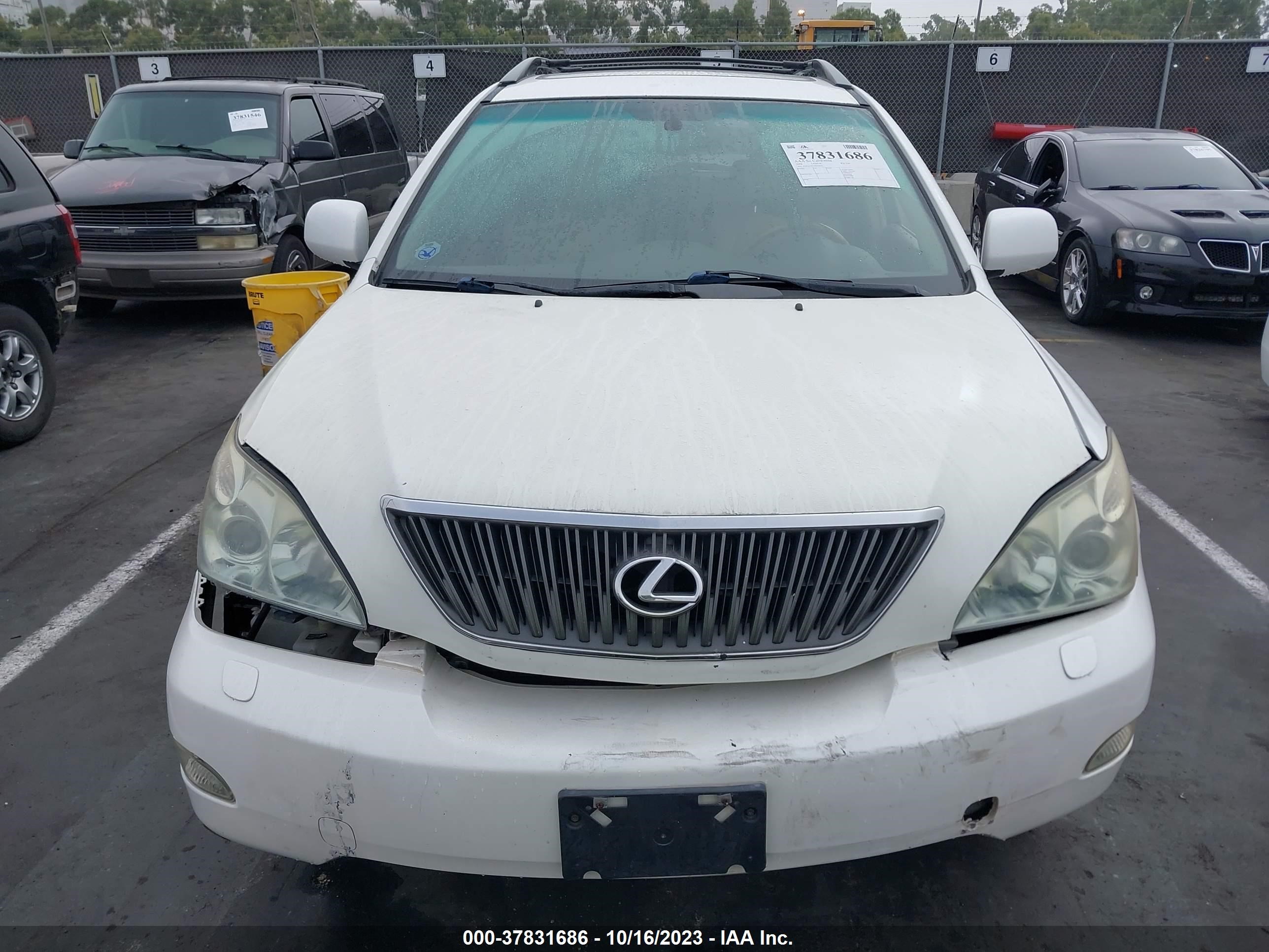 Photo 11 VIN: JTJGA31U240028643 - LEXUS RX 