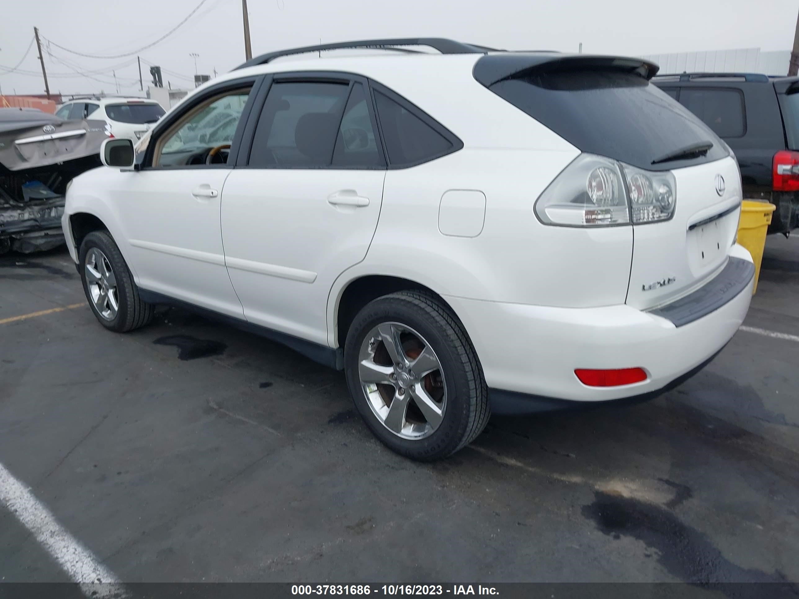 Photo 2 VIN: JTJGA31U240028643 - LEXUS RX 