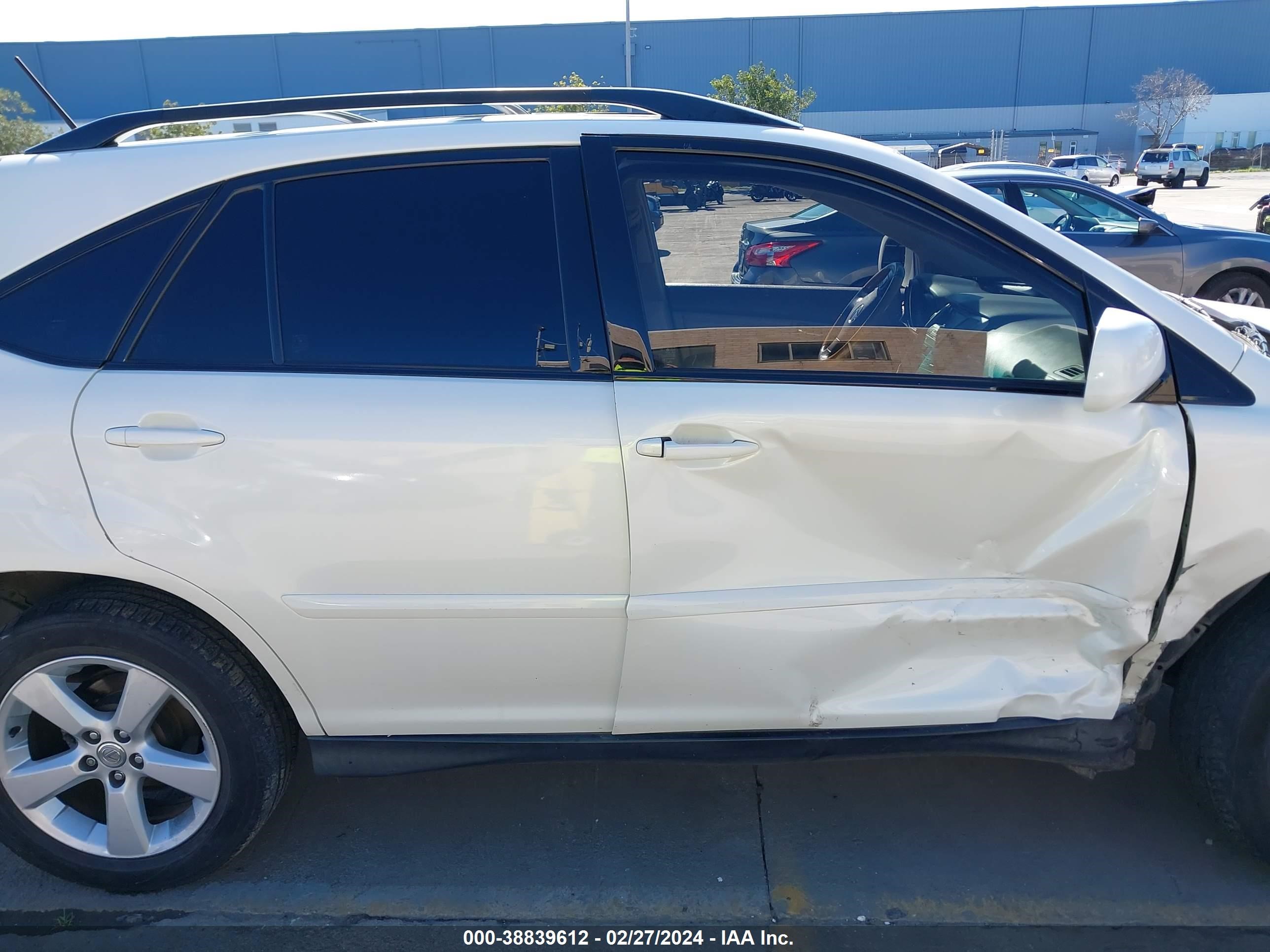 Photo 12 VIN: JTJGA31U240043787 - LEXUS RX 