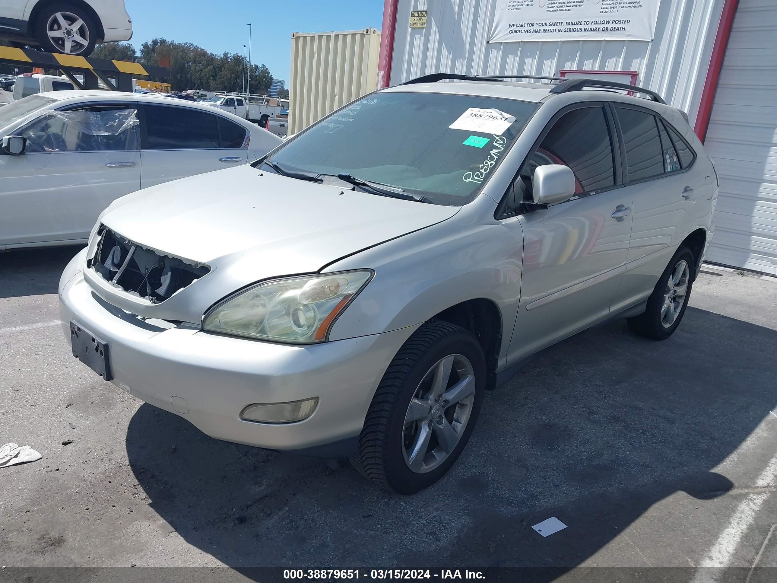 Photo 1 VIN: JTJGA31U240044230 - LEXUS RX 