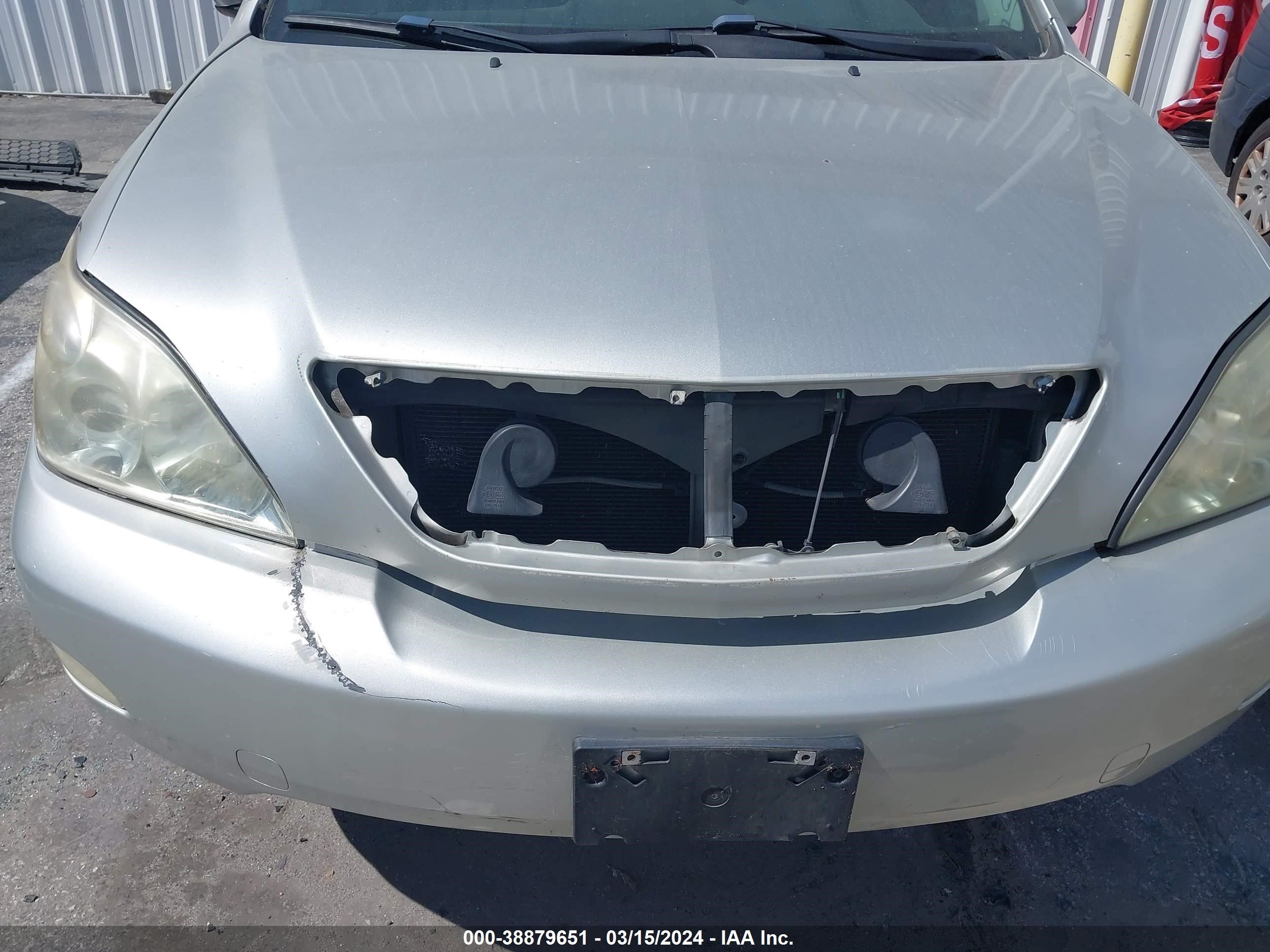 Photo 11 VIN: JTJGA31U240044230 - LEXUS RX 