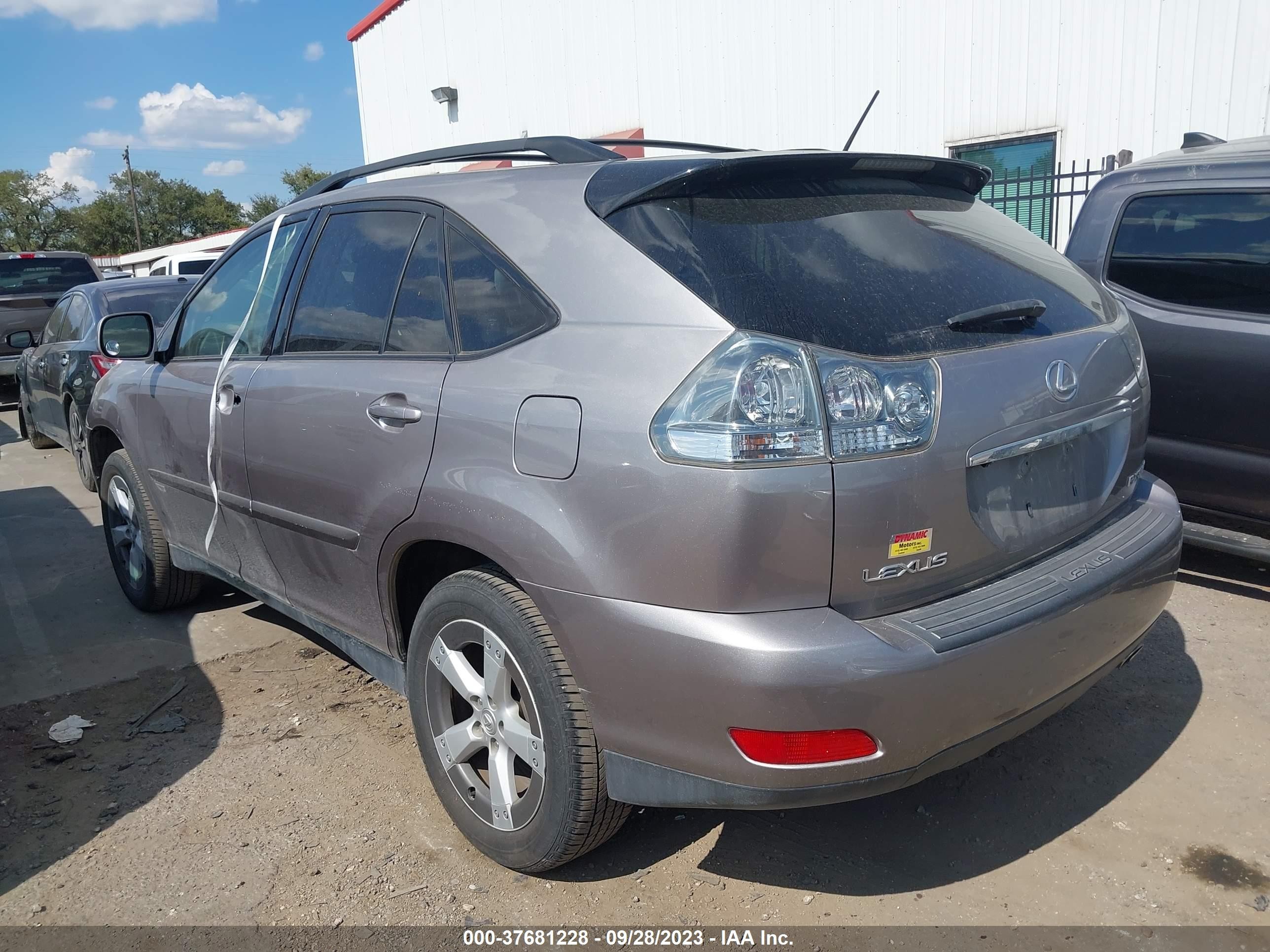 Photo 2 VIN: JTJGA31U250058744 - LEXUS RX 