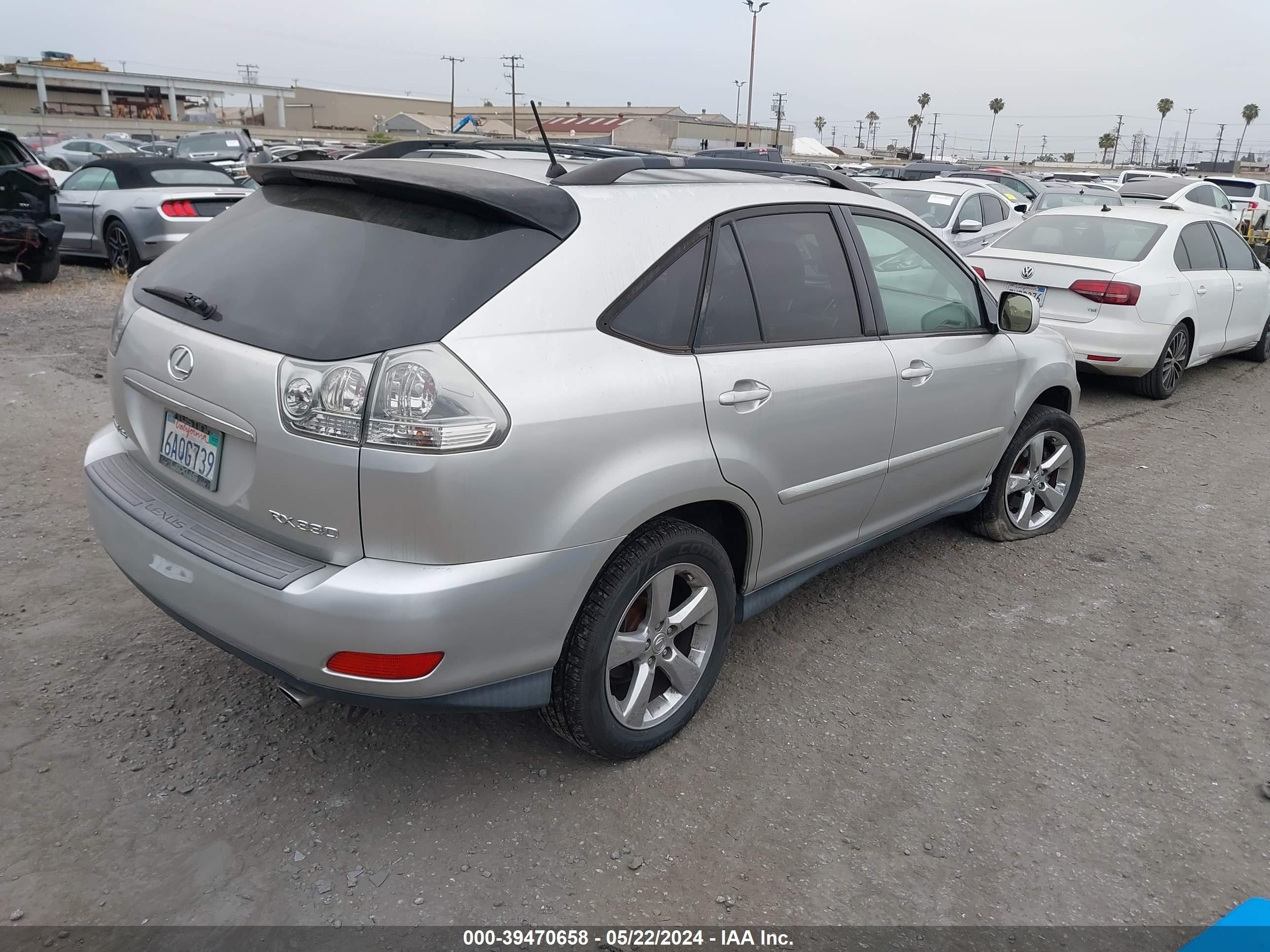 Photo 3 VIN: JTJGA31U260064030 - LEXUS RX 