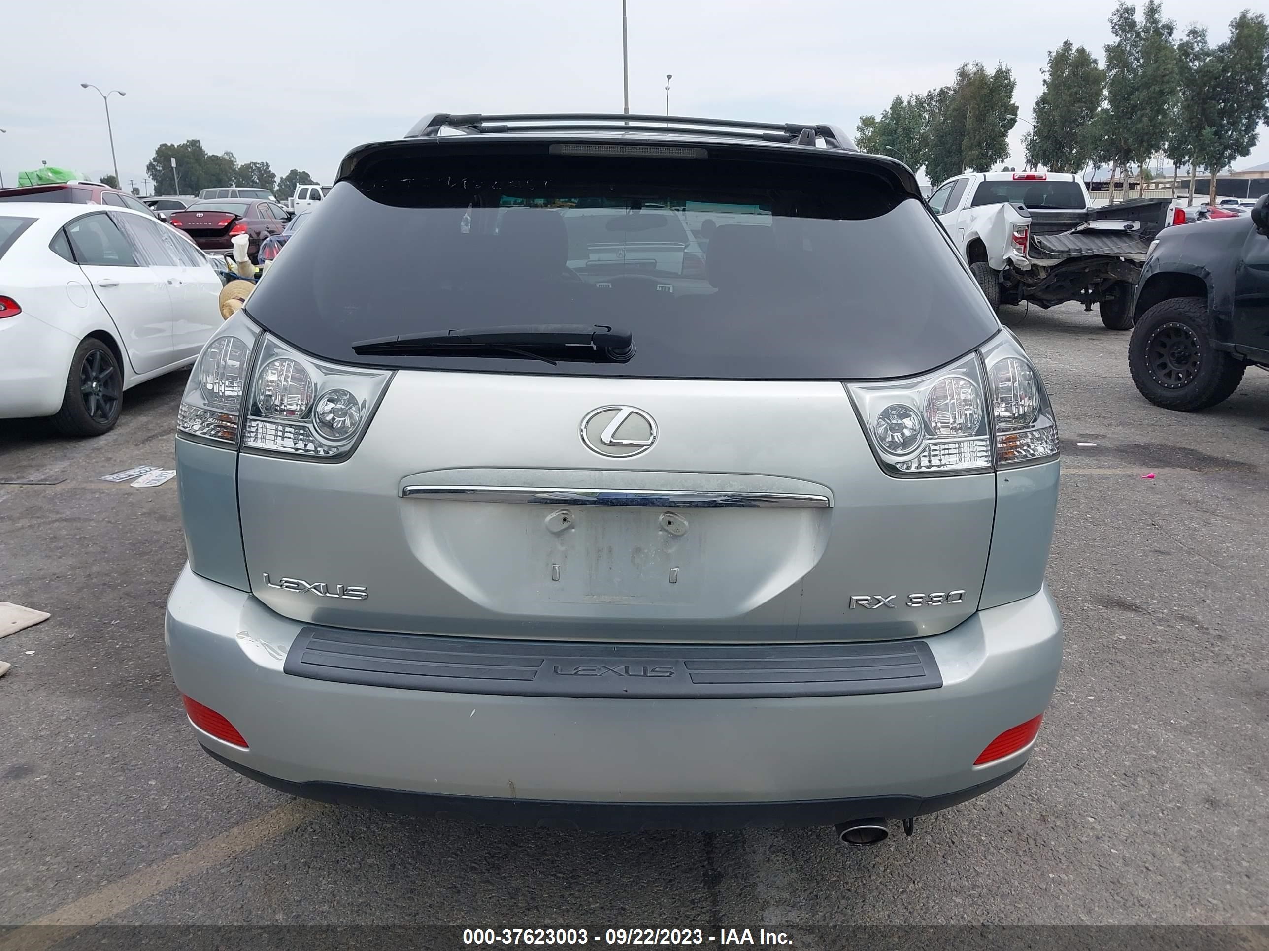 Photo 15 VIN: JTJGA31U350051804 - LEXUS RX 