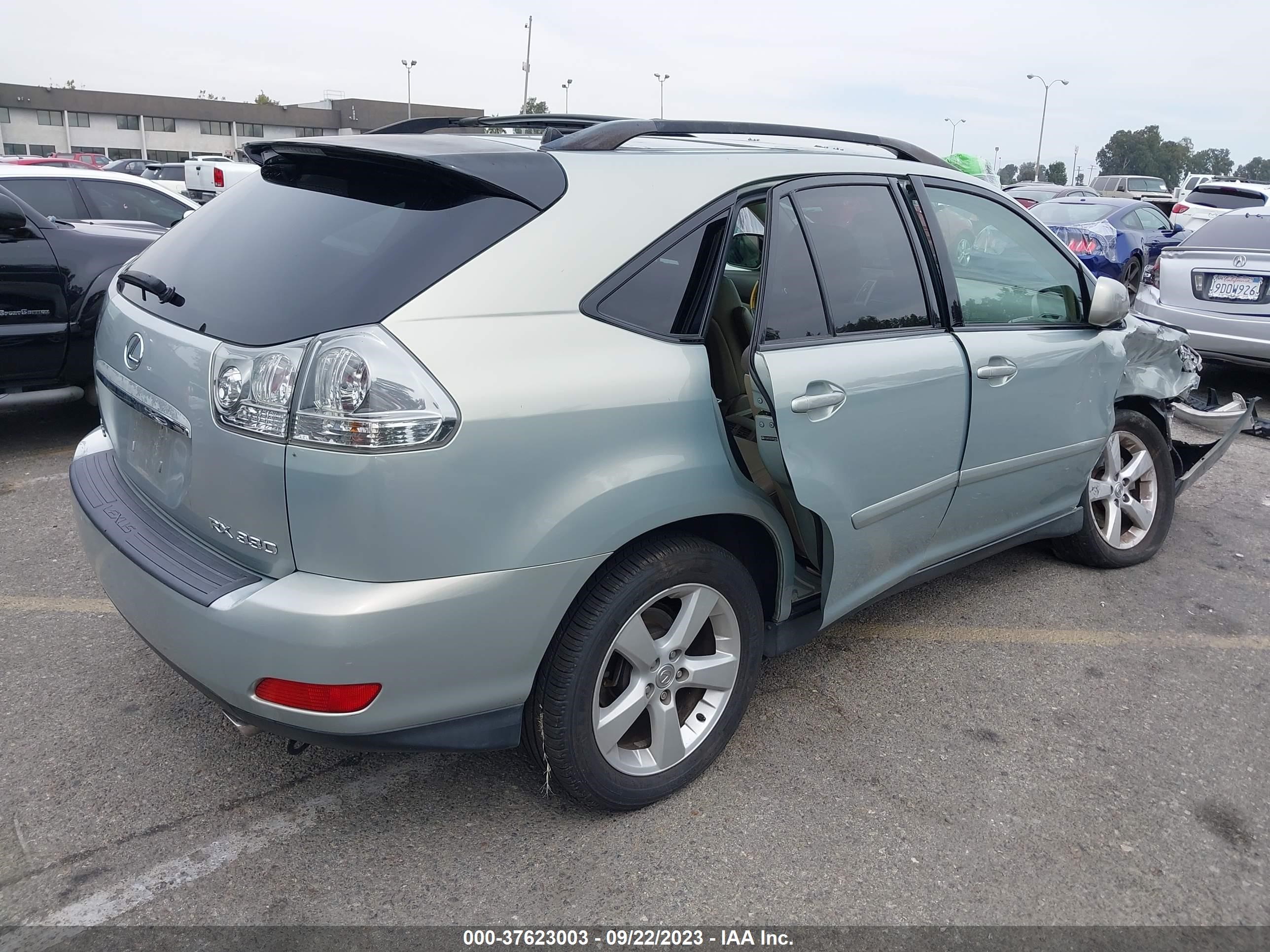 Photo 3 VIN: JTJGA31U350051804 - LEXUS RX 