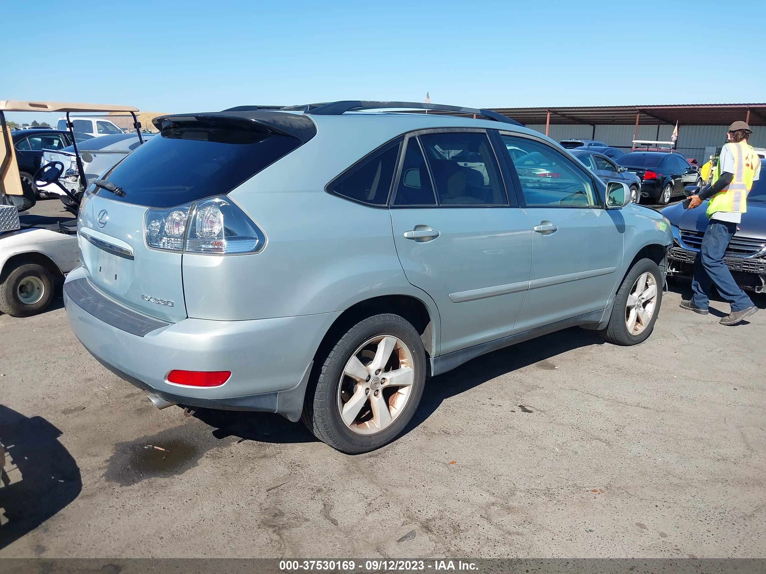 Photo 3 VIN: JTJGA31U360059497 - LEXUS RX 