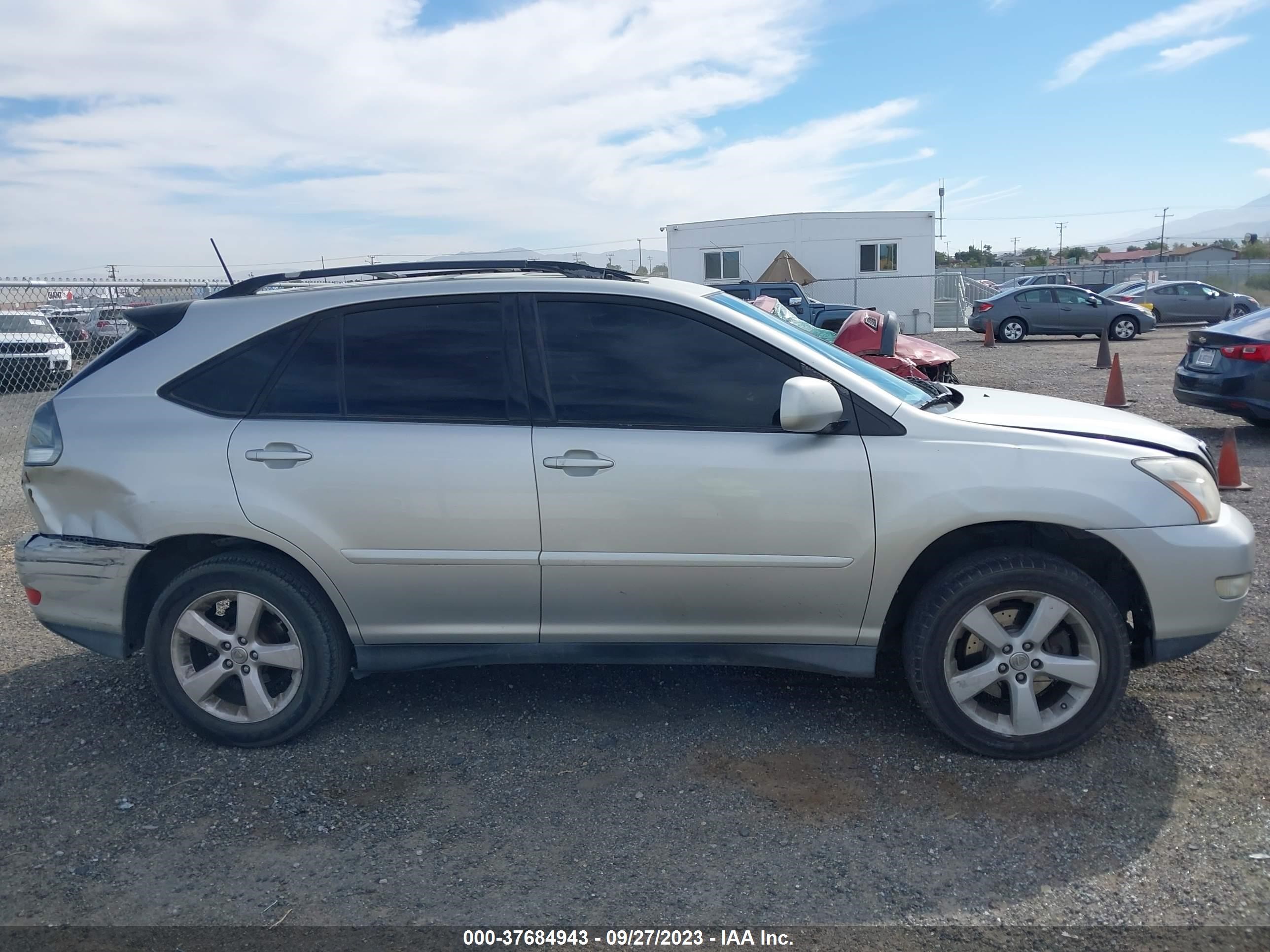 Photo 12 VIN: JTJGA31U440041636 - LEXUS RX 