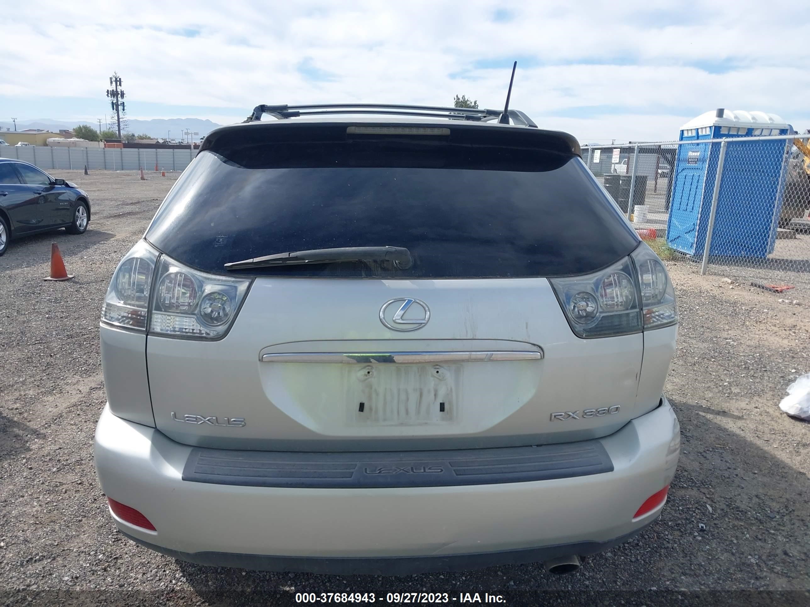 Photo 15 VIN: JTJGA31U440041636 - LEXUS RX 