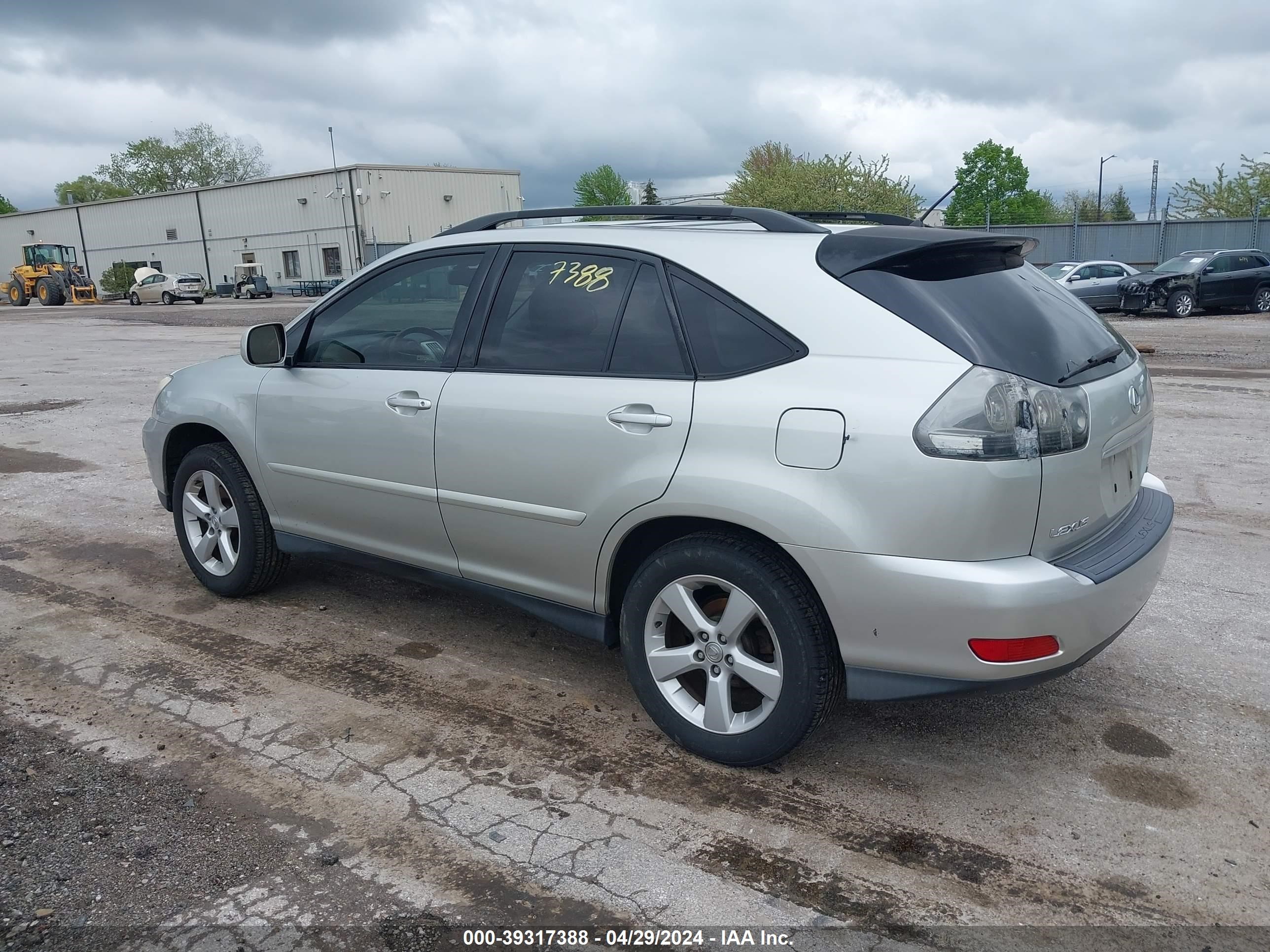 Photo 2 VIN: JTJGA31U540007298 - LEXUS RX 