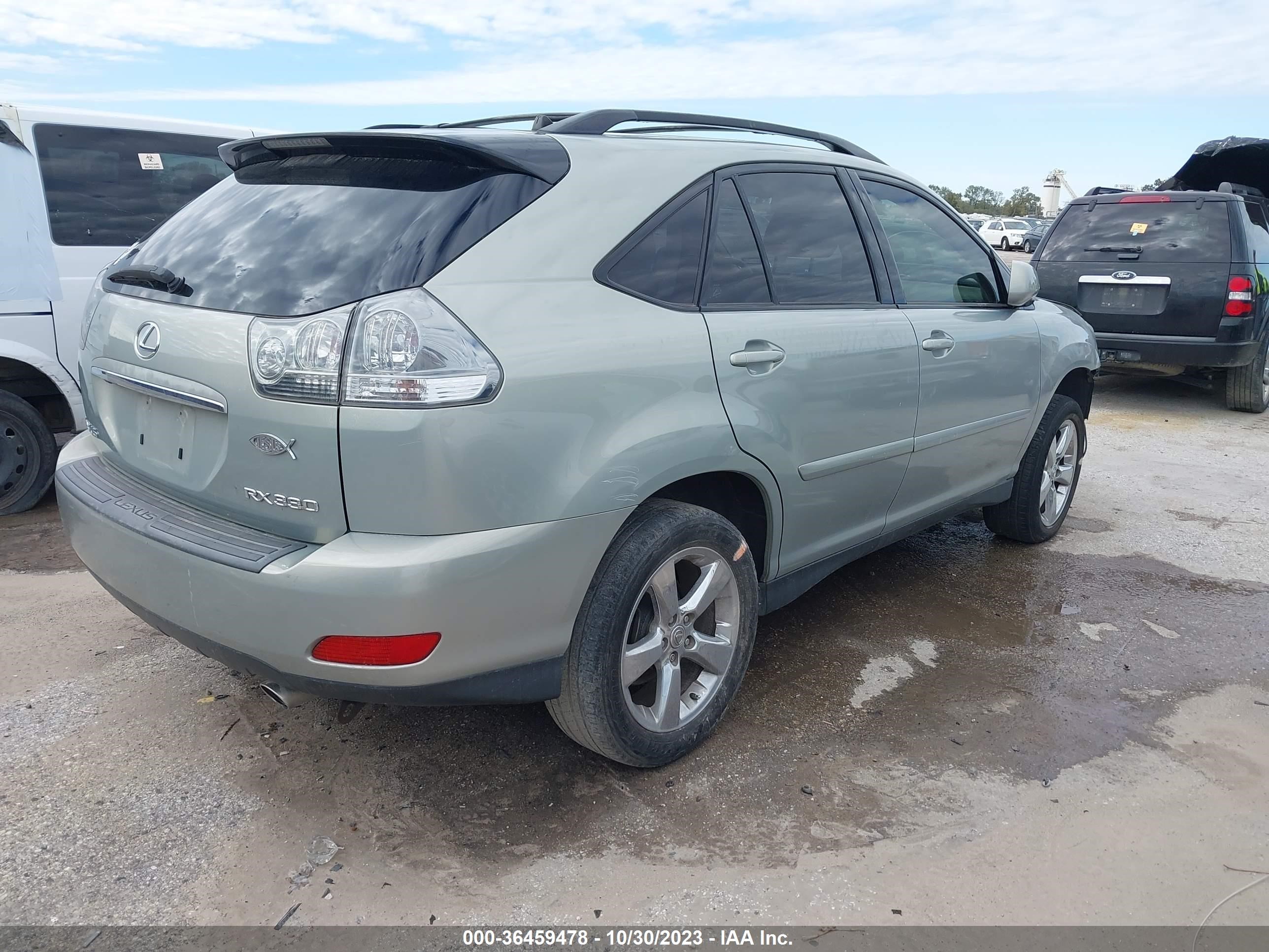 Photo 3 VIN: JTJGA31U640021226 - LEXUS RX 