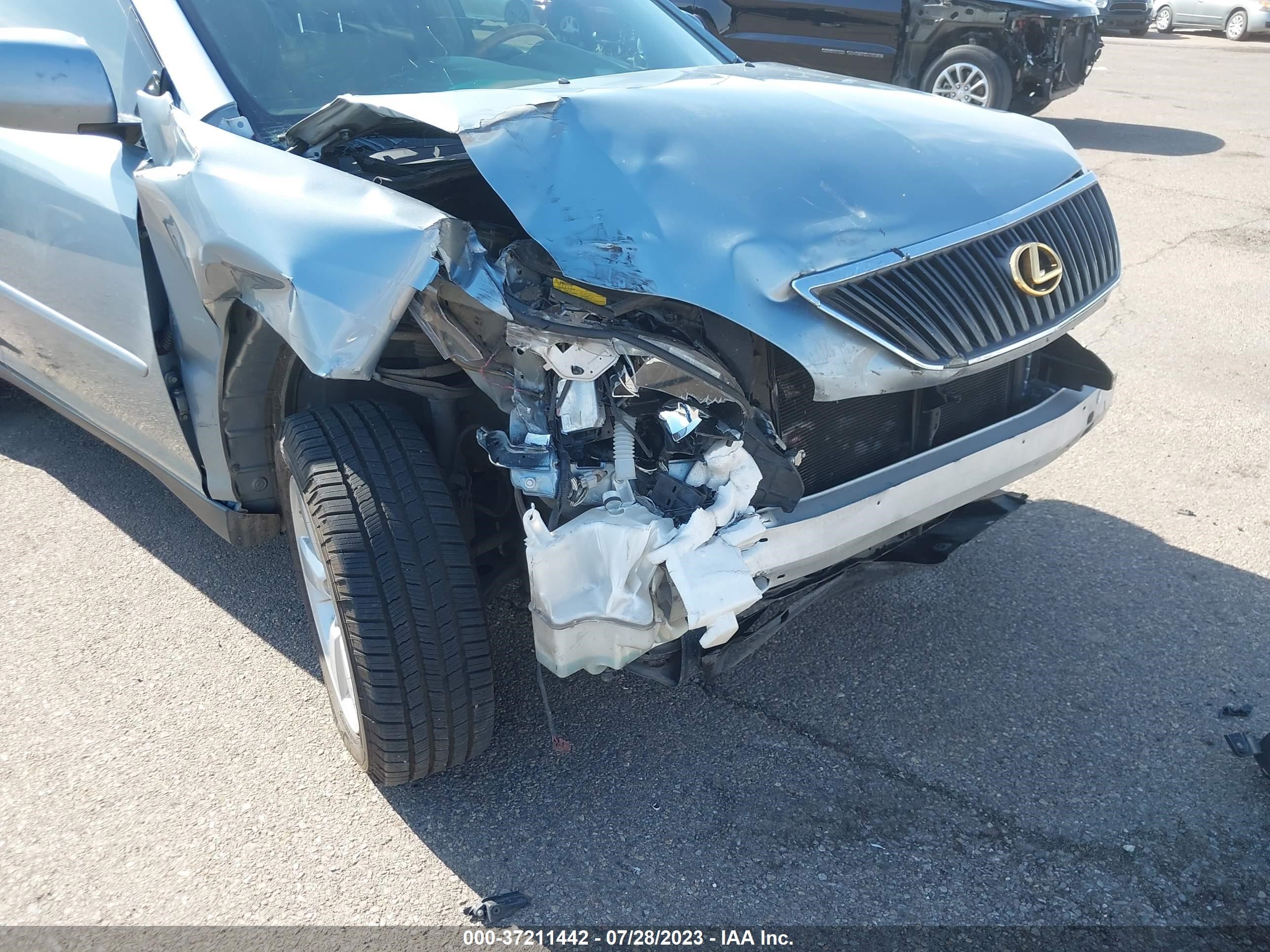 Photo 5 VIN: JTJGA31U740029710 - LEXUS RX 