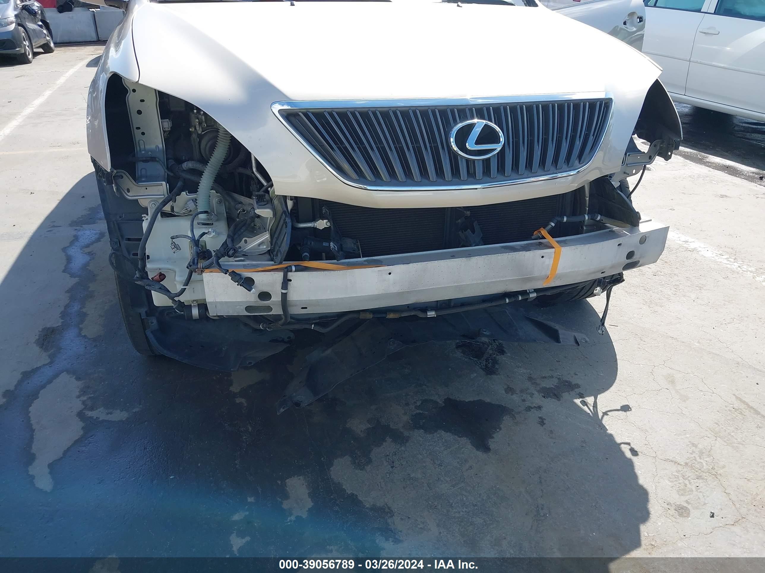 Photo 5 VIN: JTJGA31U740037709 - LEXUS RX 