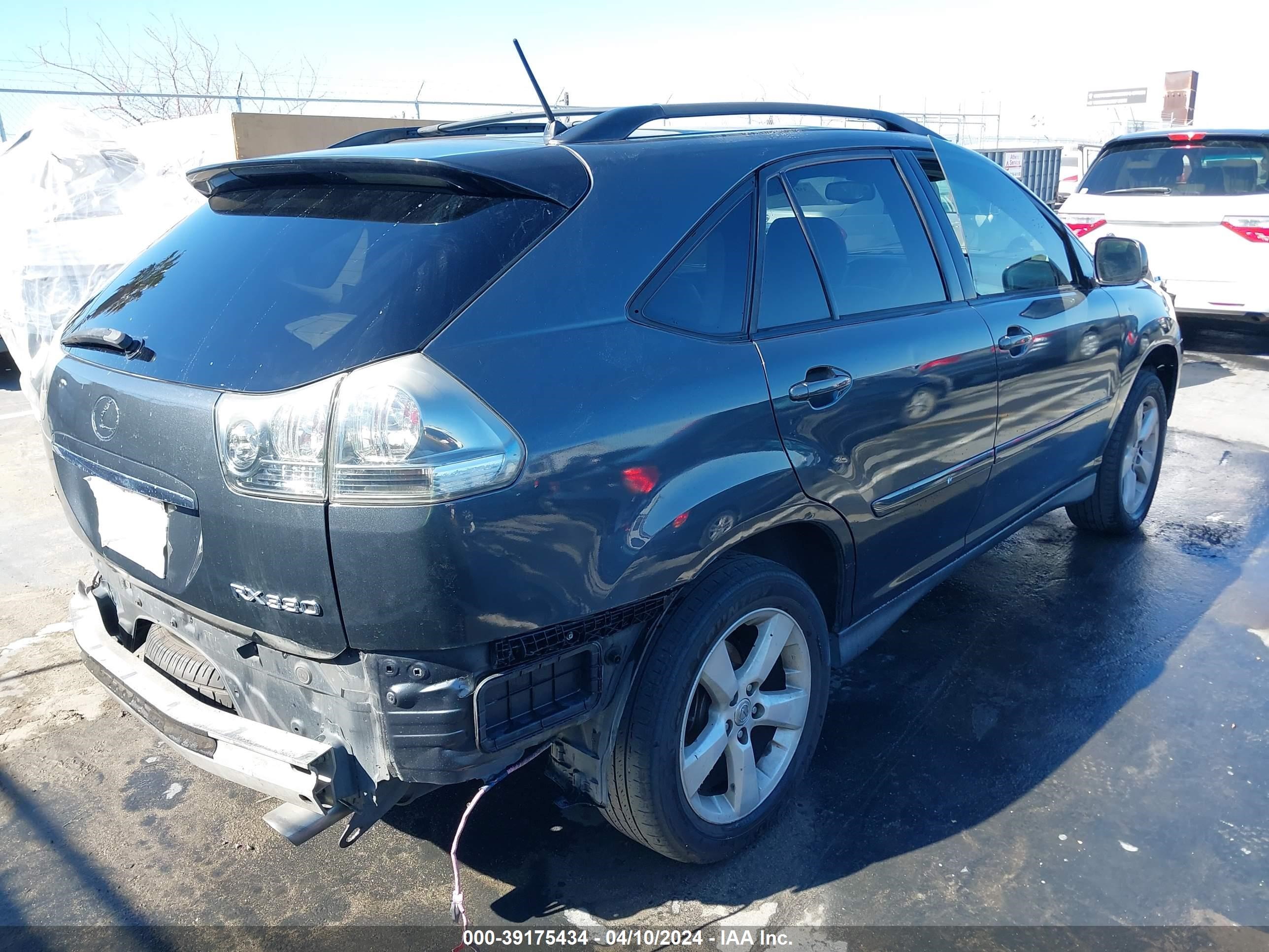 Photo 3 VIN: JTJGA31U950056943 - LEXUS RX 