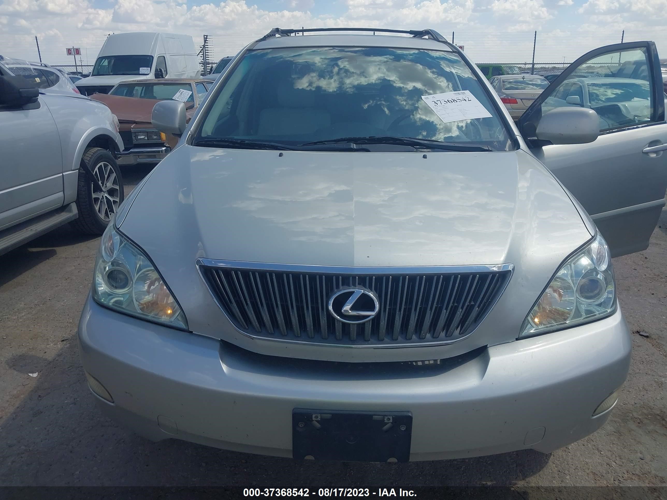 Photo 5 VIN: JTJGA31UX40044234 - LEXUS RX 