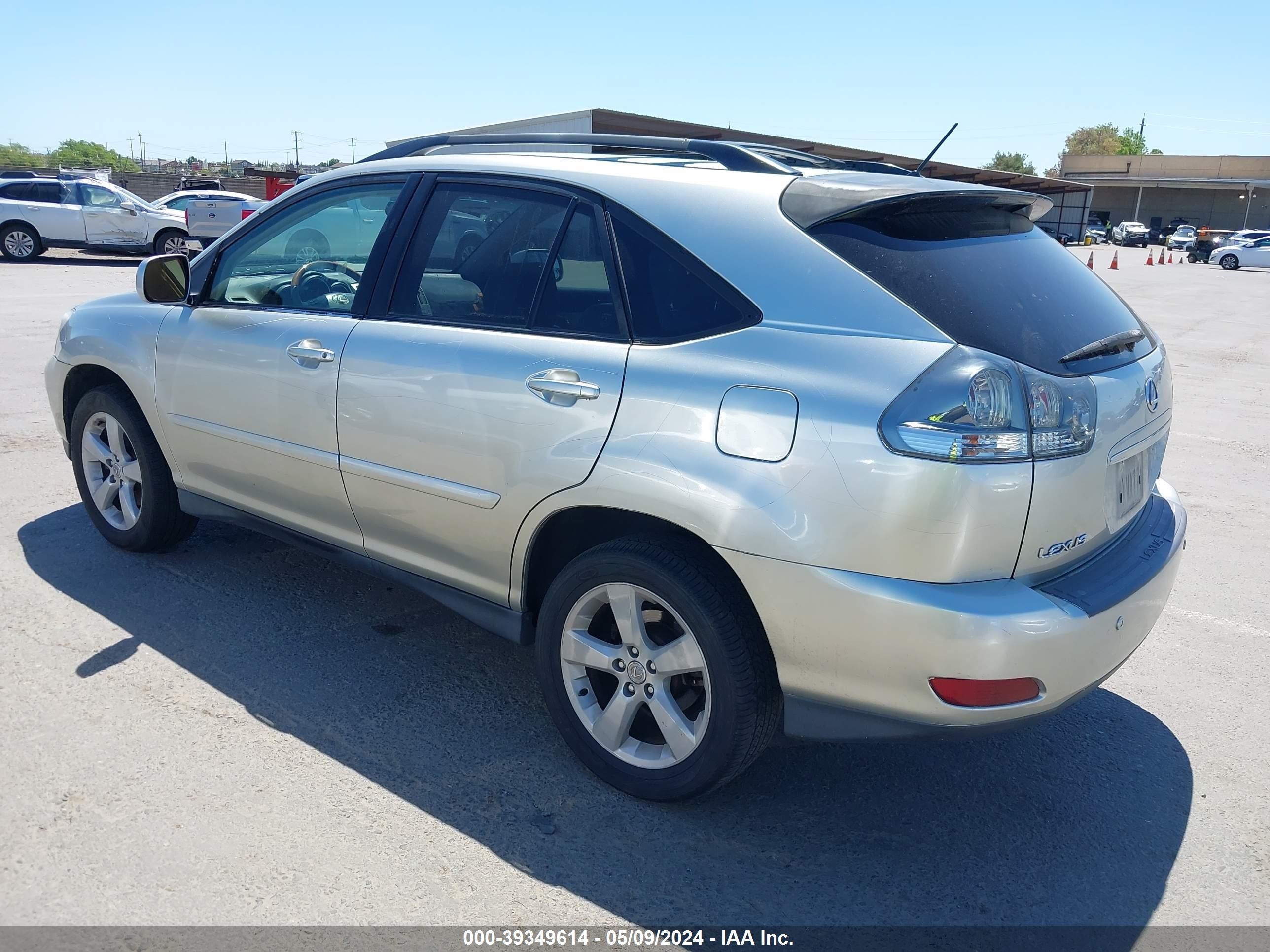 Photo 2 VIN: JTJGA31UX50048477 - LEXUS RX 