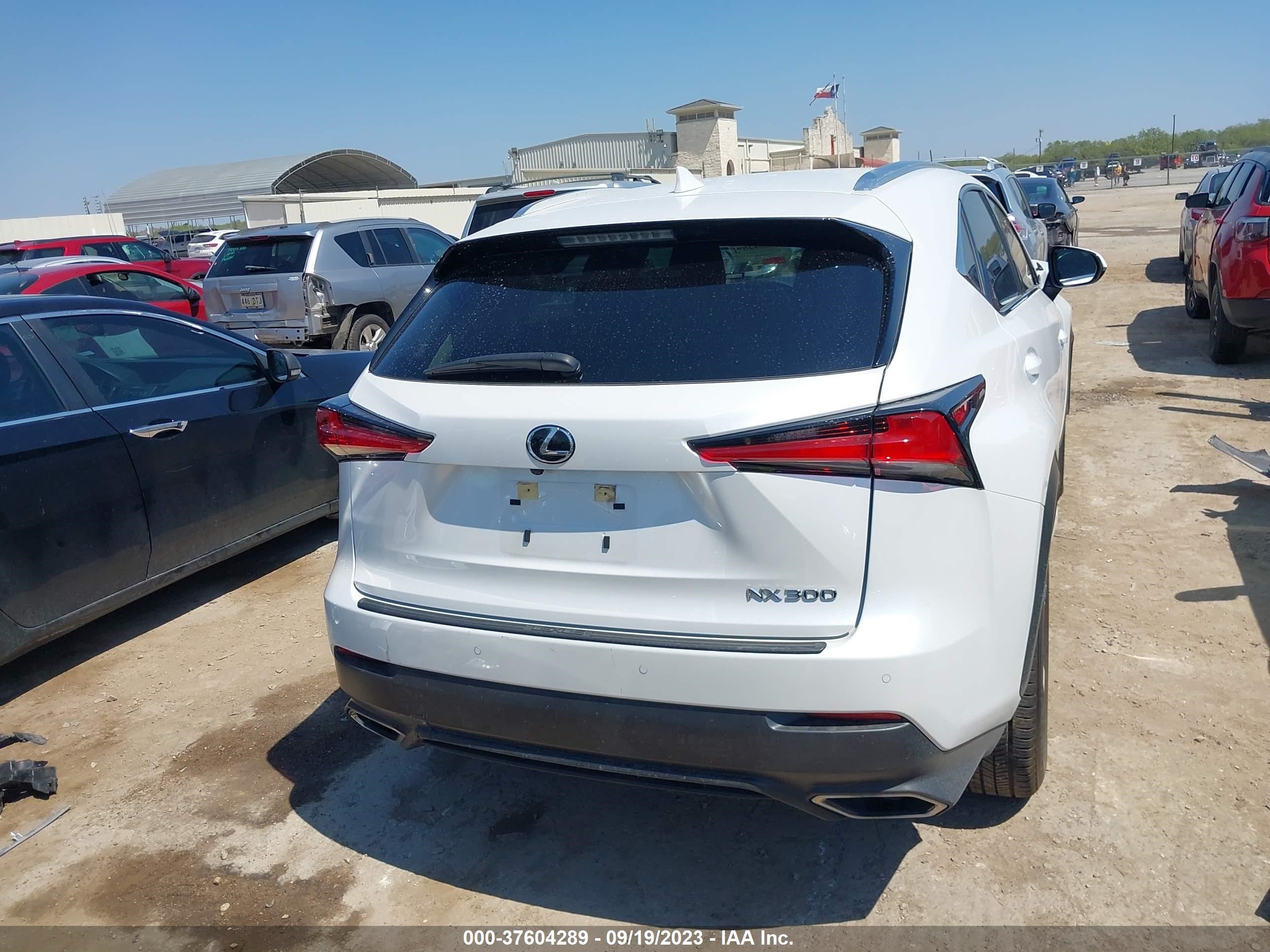 Photo 16 VIN: JTJGARBZ4L5018422 - LEXUS NX 