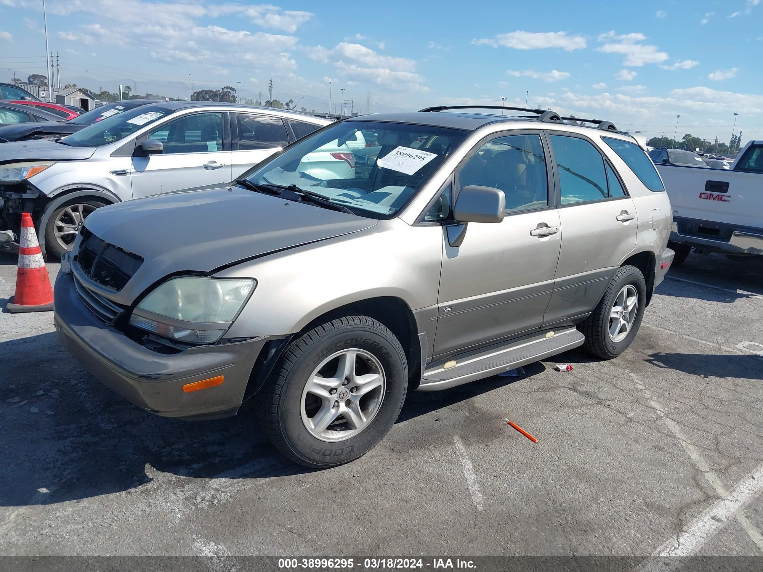 Photo 1 VIN: JTJGF10U330156735 - LEXUS RX 