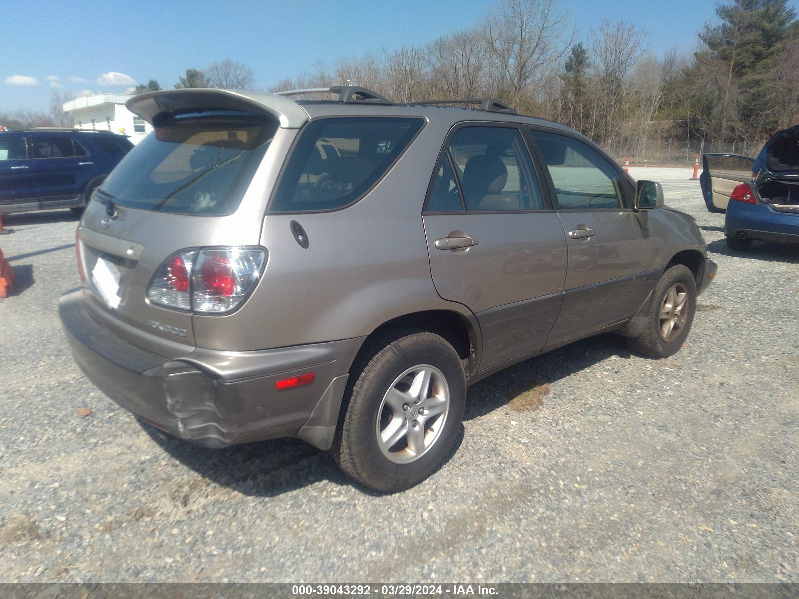 Photo 3 VIN: JTJGF10U410112272 - LEXUS RX 