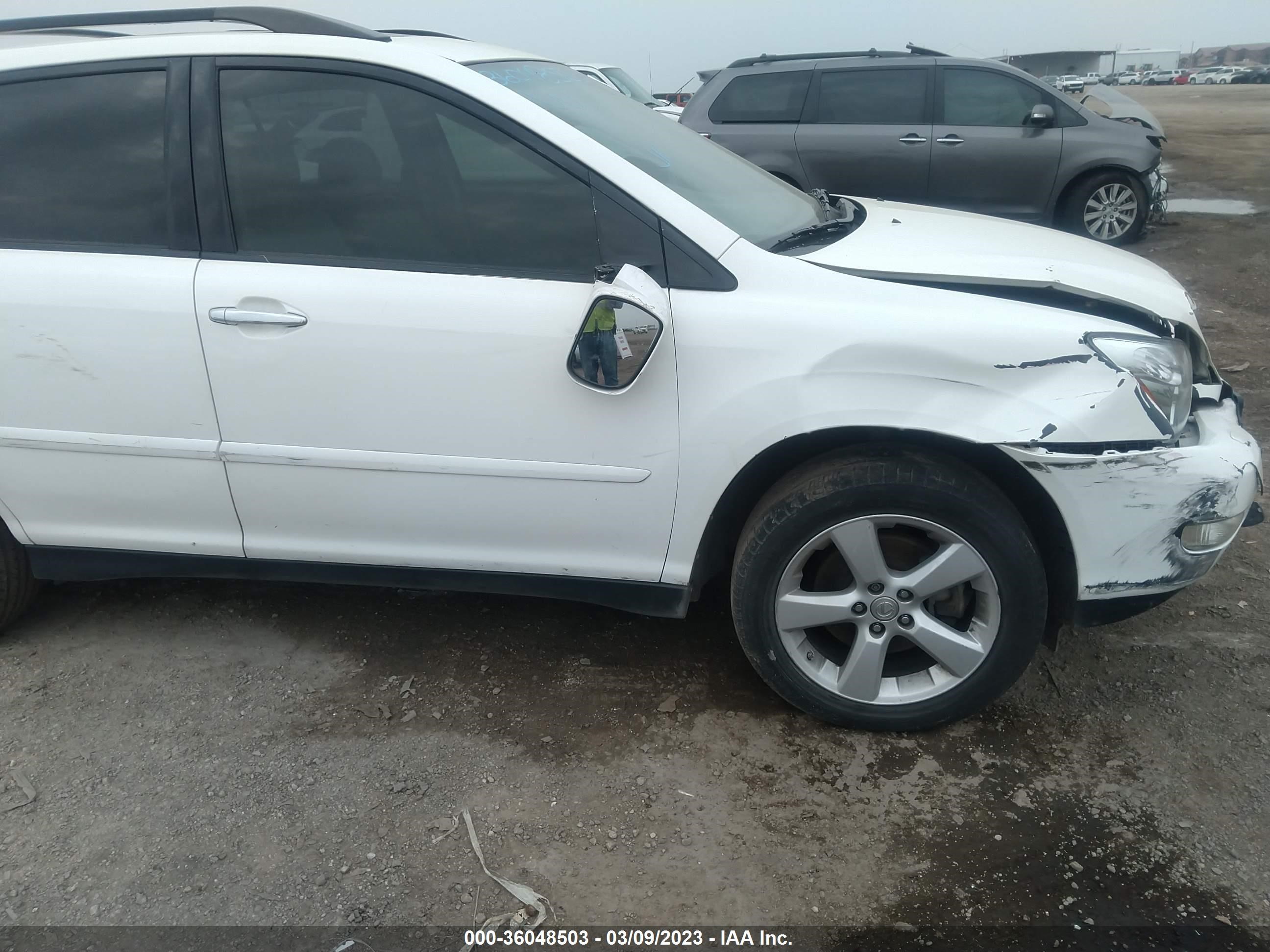 Photo 5 VIN: JTJGK31U189850719 - LEXUS RX 