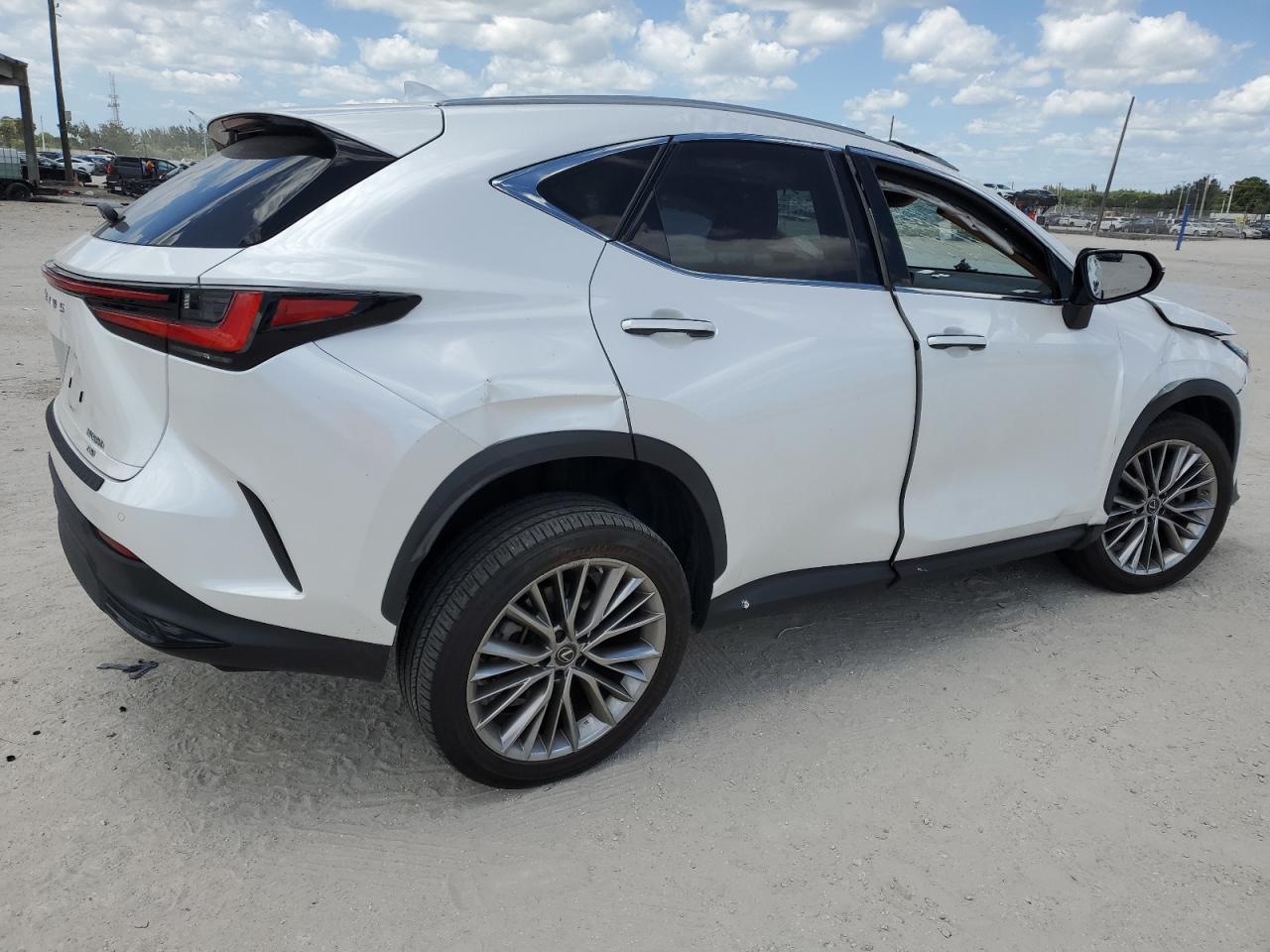 Photo 2 VIN: JTJGKCEZ6N5000481 - LEXUS NX 