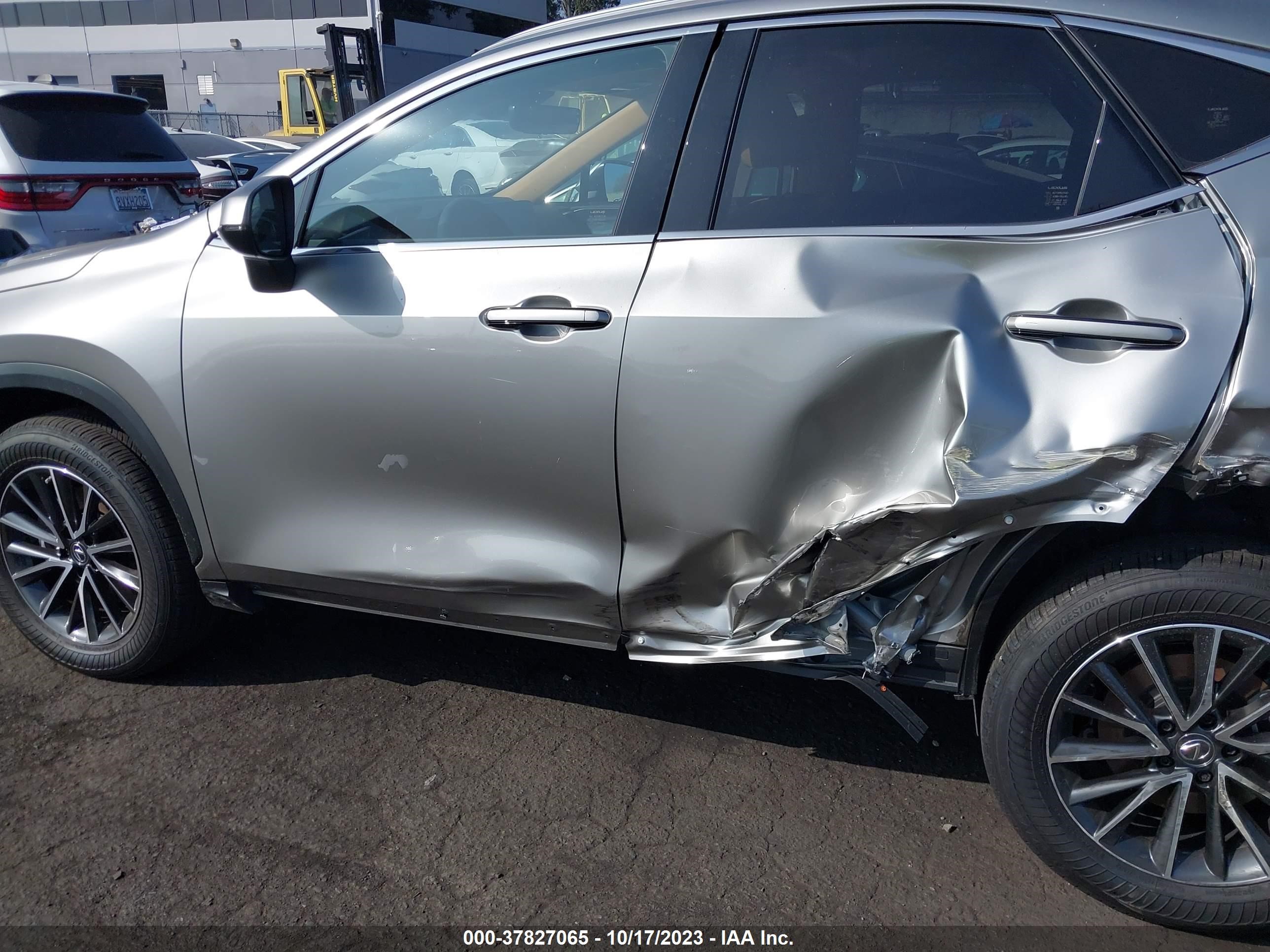 Photo 13 VIN: JTJGKCEZ9P2015299 - LEXUS NX 