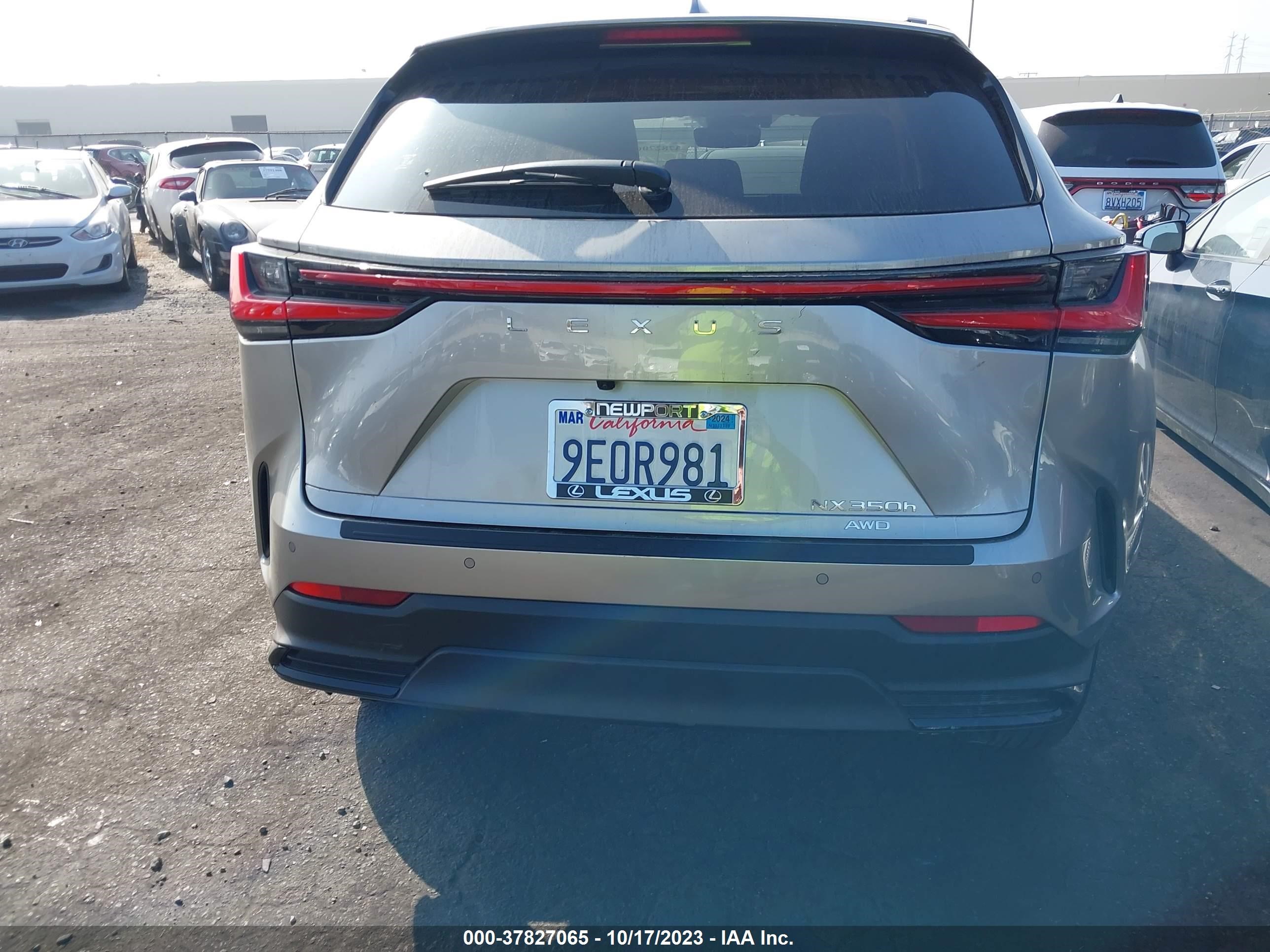 Photo 15 VIN: JTJGKCEZ9P2015299 - LEXUS NX 