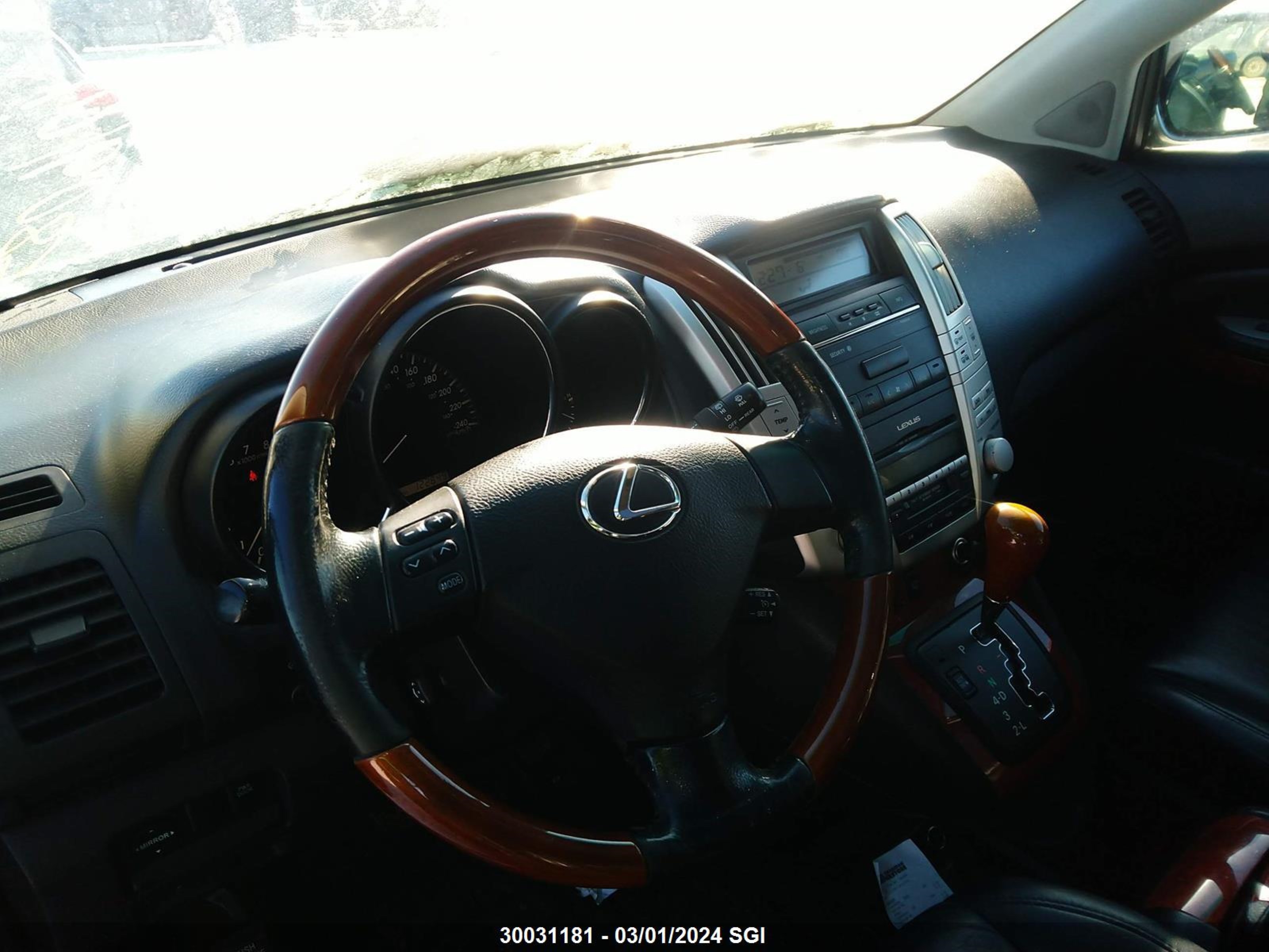 Photo 4 VIN: JTJHA31U050079189 - LEXUS RX 