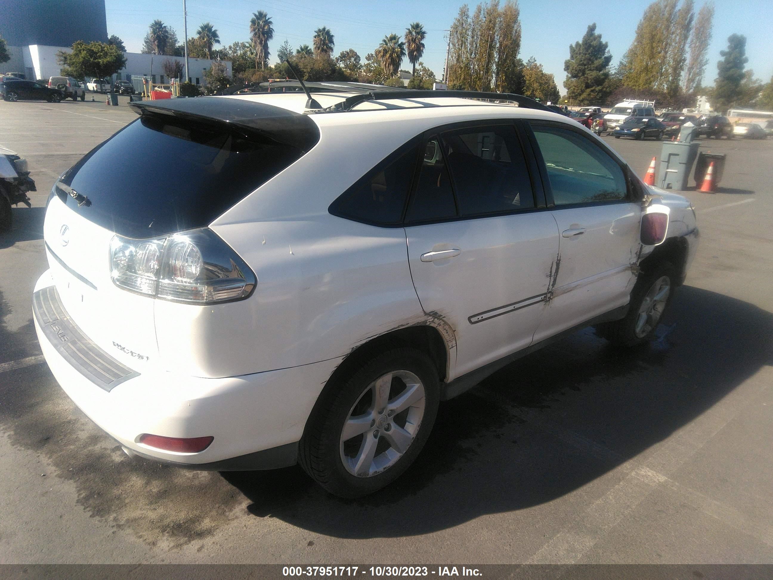 Photo 3 VIN: JTJHA31U240070413 - LEXUS RX 