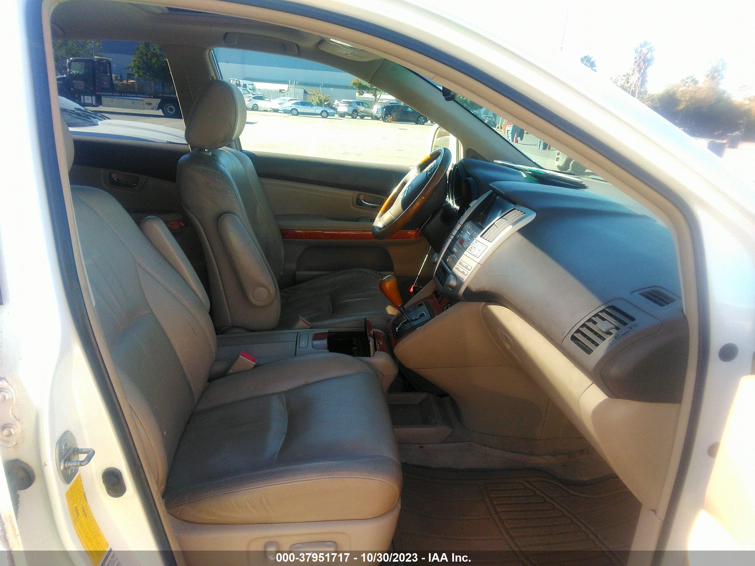 Photo 4 VIN: JTJHA31U240070413 - LEXUS RX 