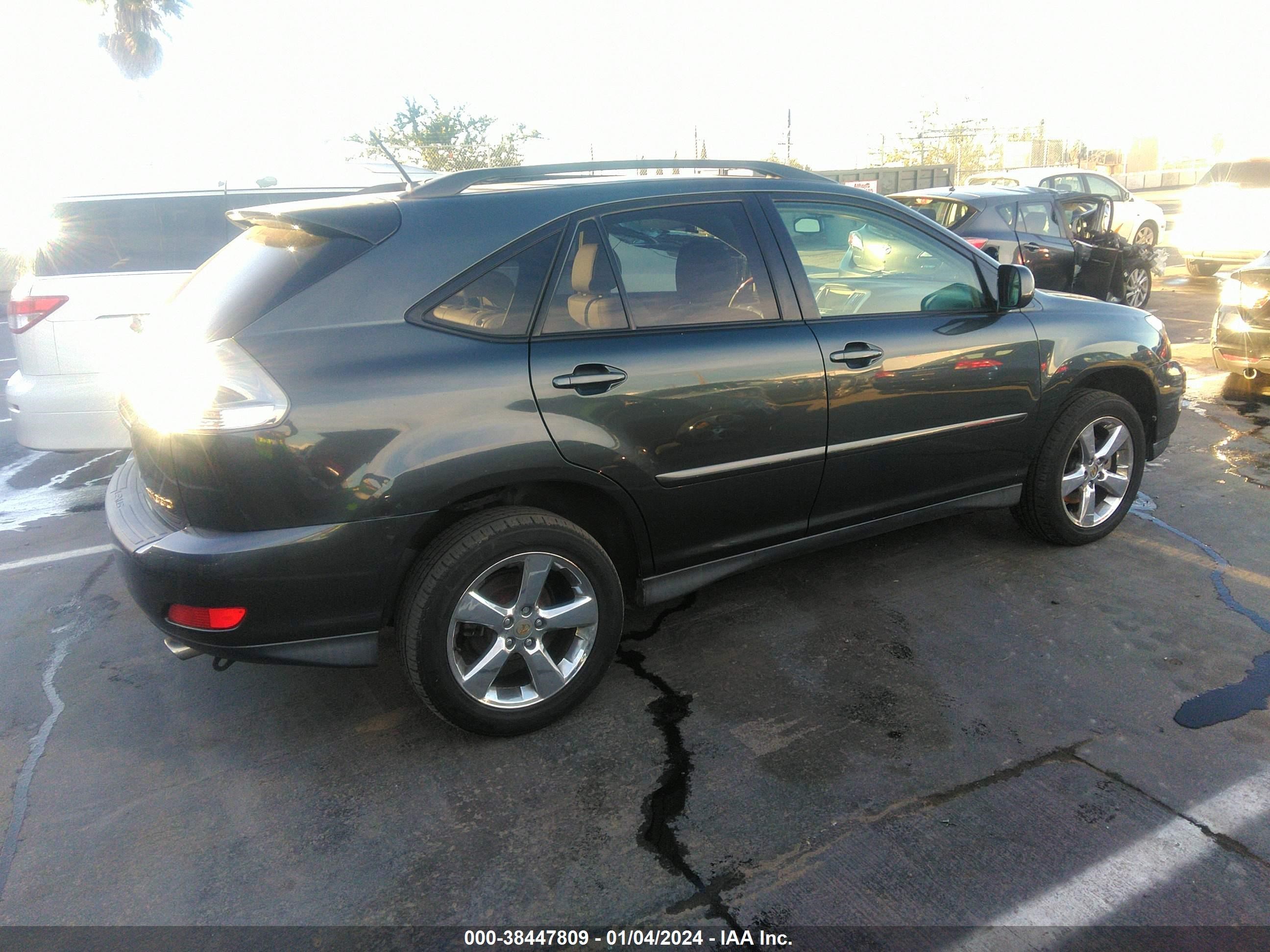 Photo 3 VIN: JTJHA31U440073278 - LEXUS RX 