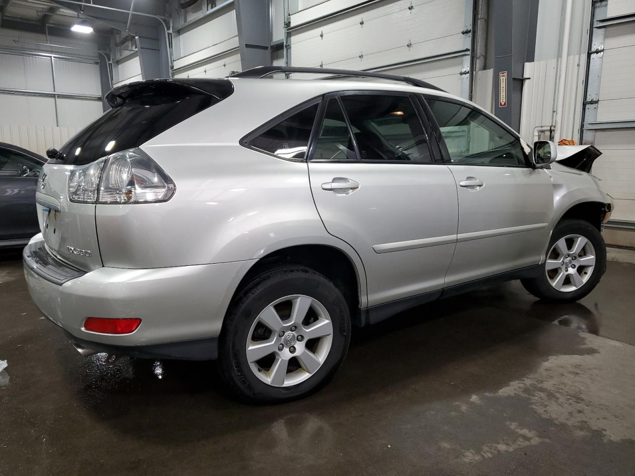 Photo 2 VIN: JTJHA31U750082333 - LEXUS RX 