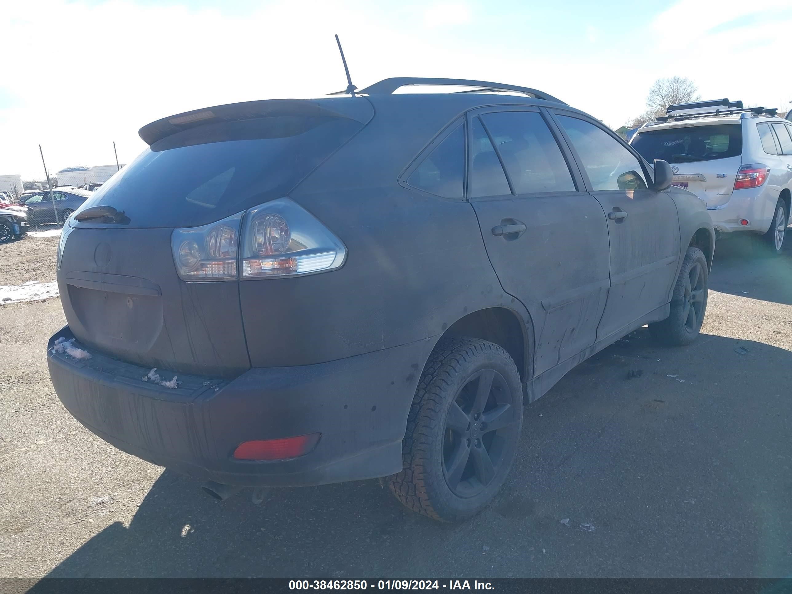 Photo 3 VIN: JTJHA31U840028179 - LEXUS RX 