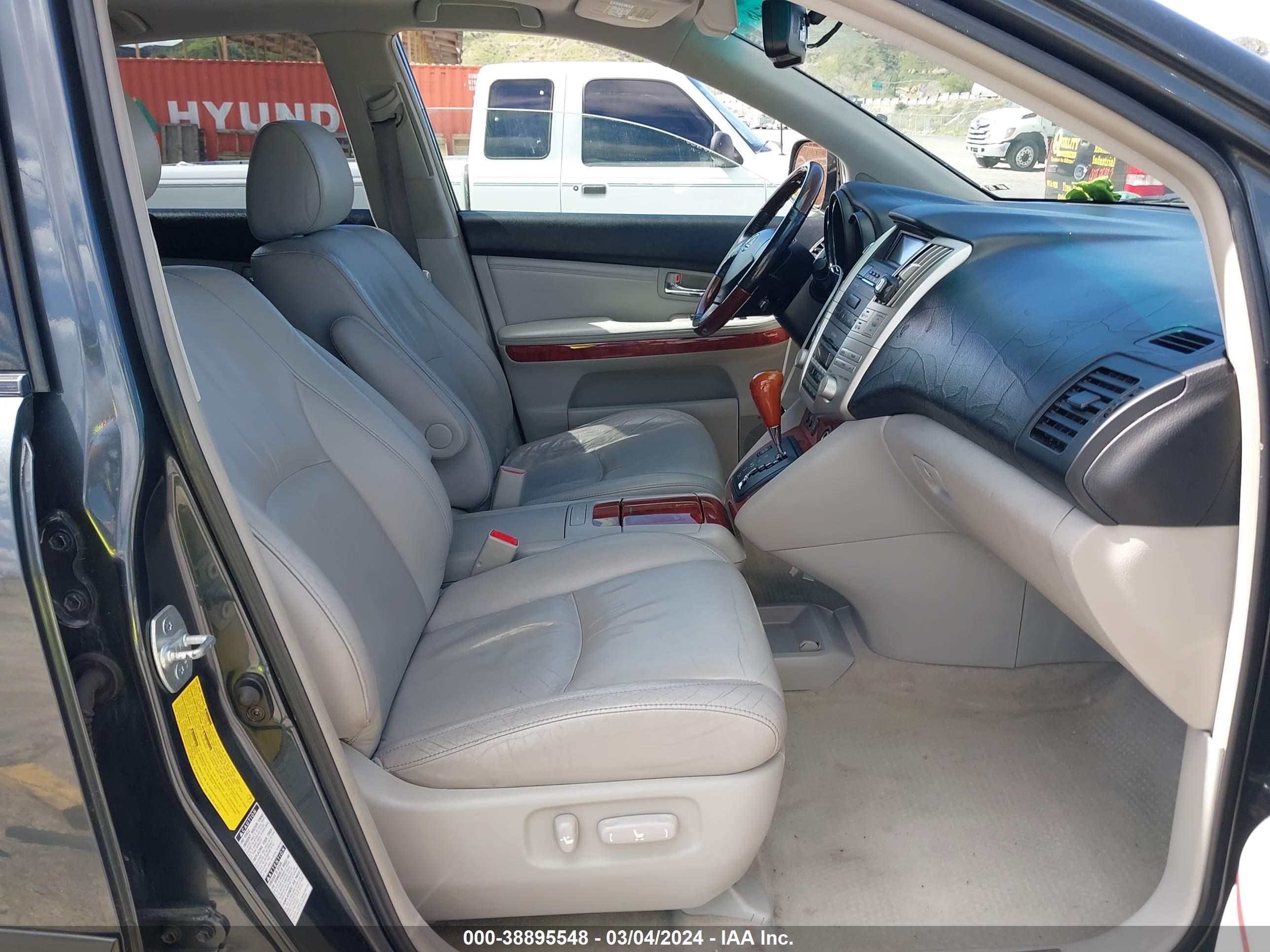 Photo 4 VIN: JTJHA31U850079117 - LEXUS RX 