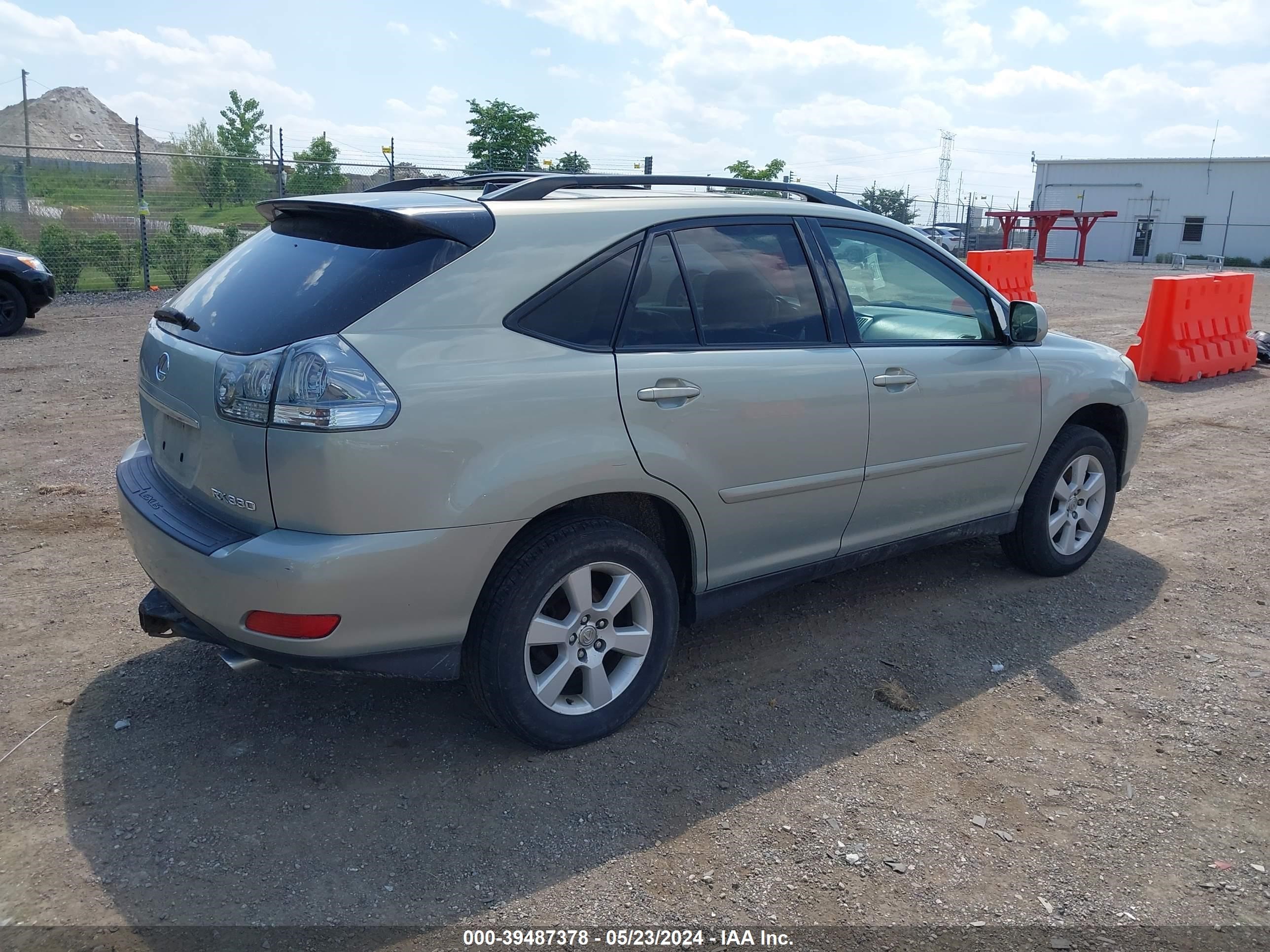 Photo 3 VIN: JTJHA31U940051504 - LEXUS RX 