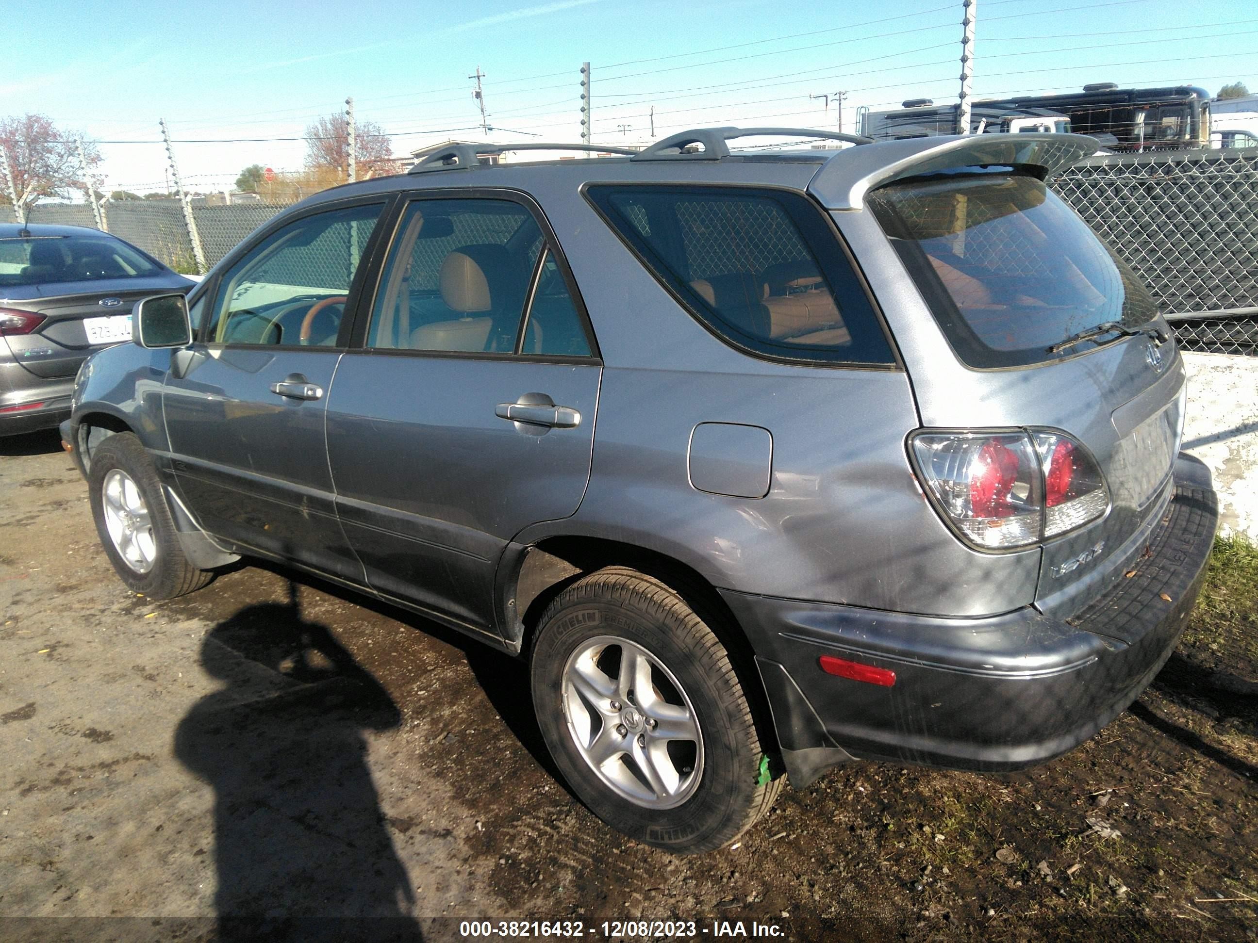 Photo 2 VIN: JTJHF10U020258593 - LEXUS RX 