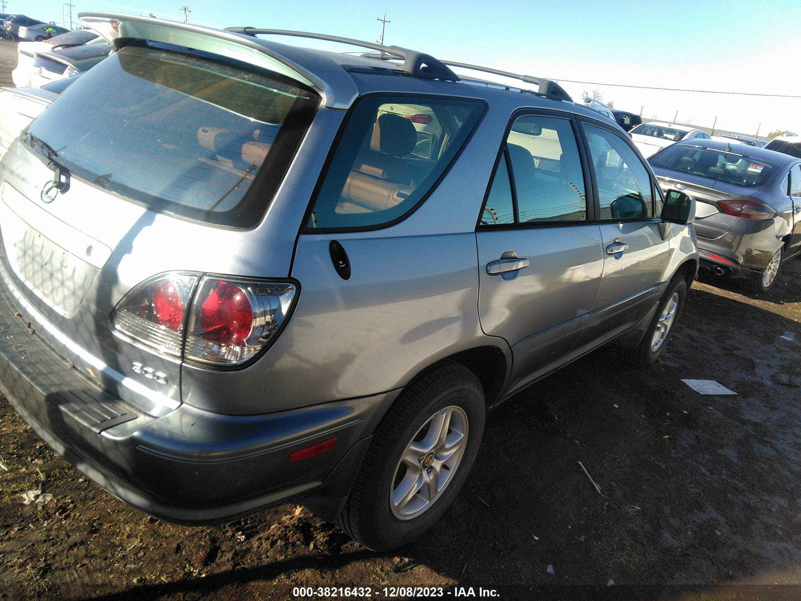 Photo 3 VIN: JTJHF10U020258593 - LEXUS RX 