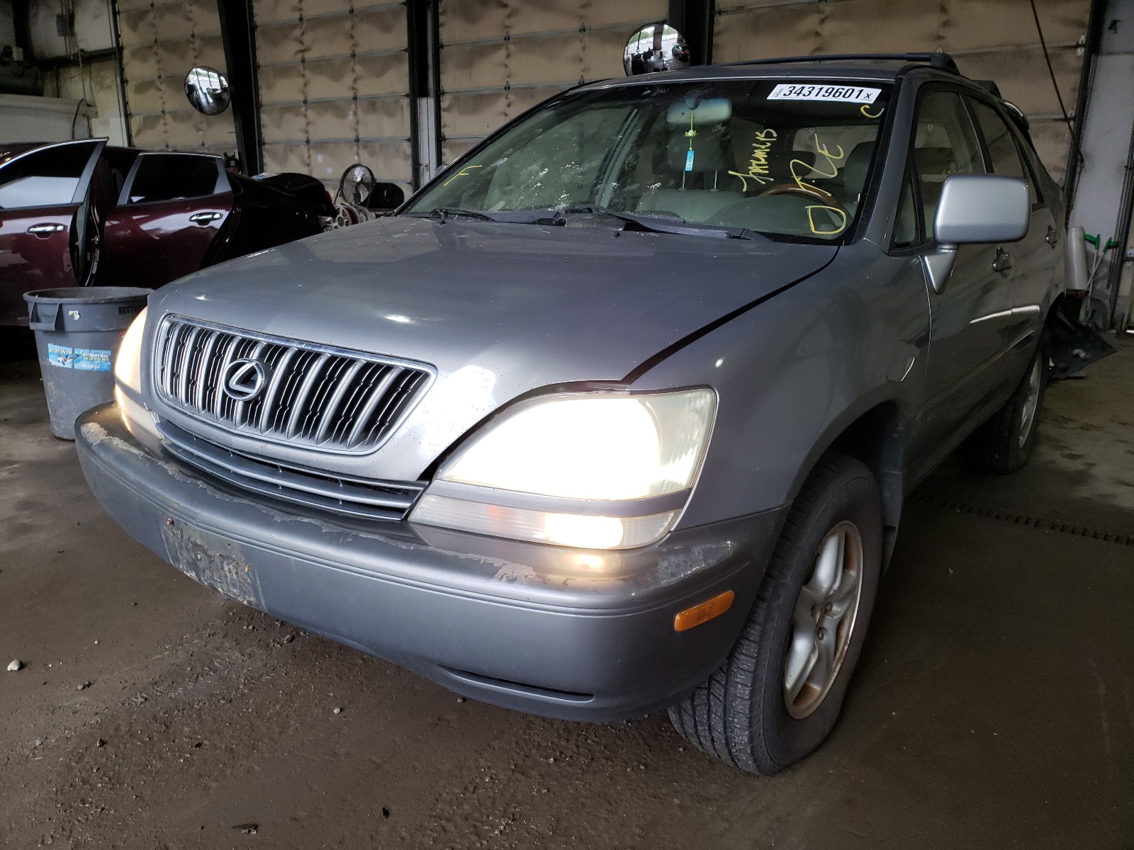 Photo 1 VIN: JTJHF10U020284899 - LEXUS RX 300 