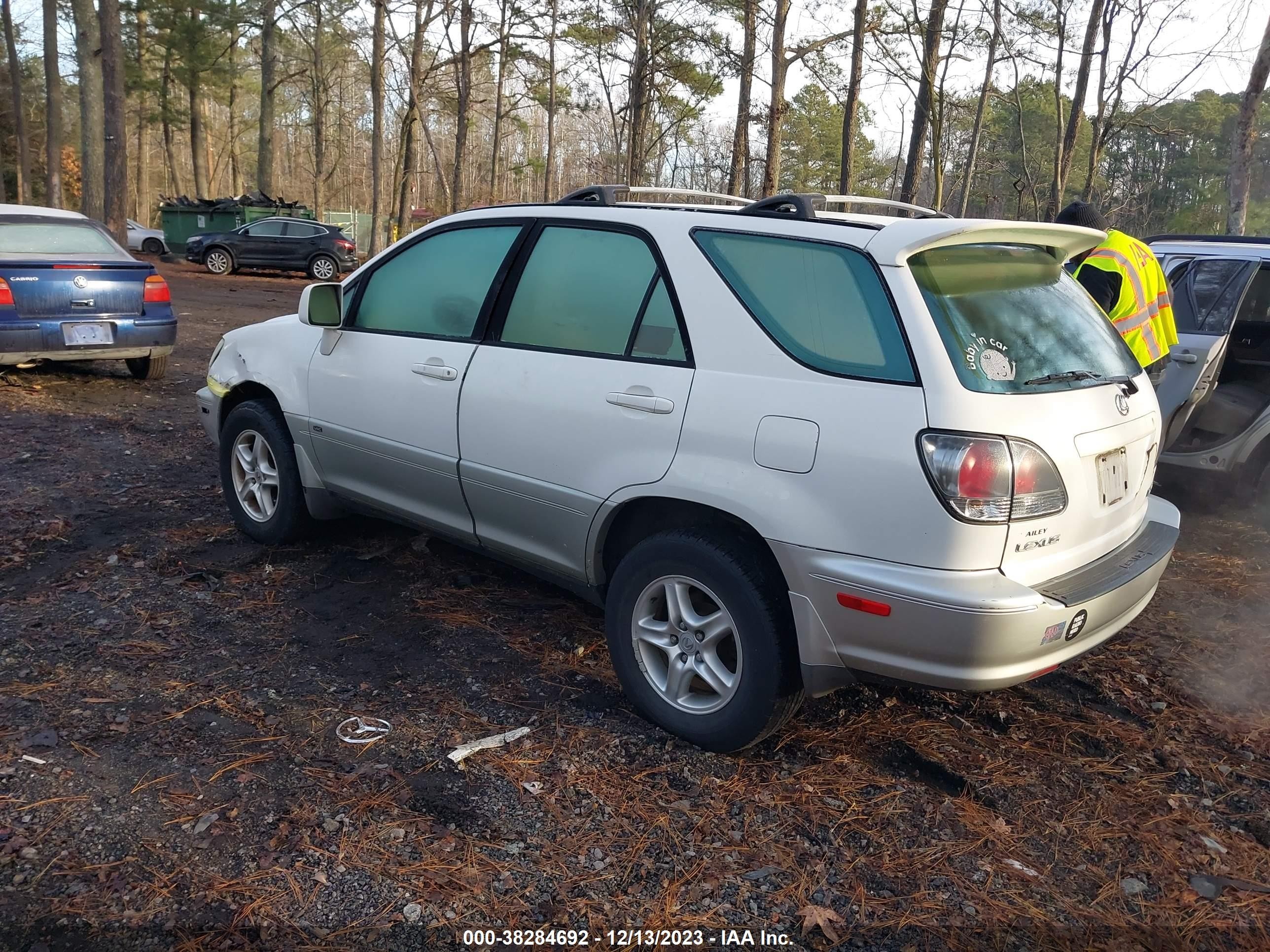 Photo 2 VIN: JTJHF10U110224368 - LEXUS RX 