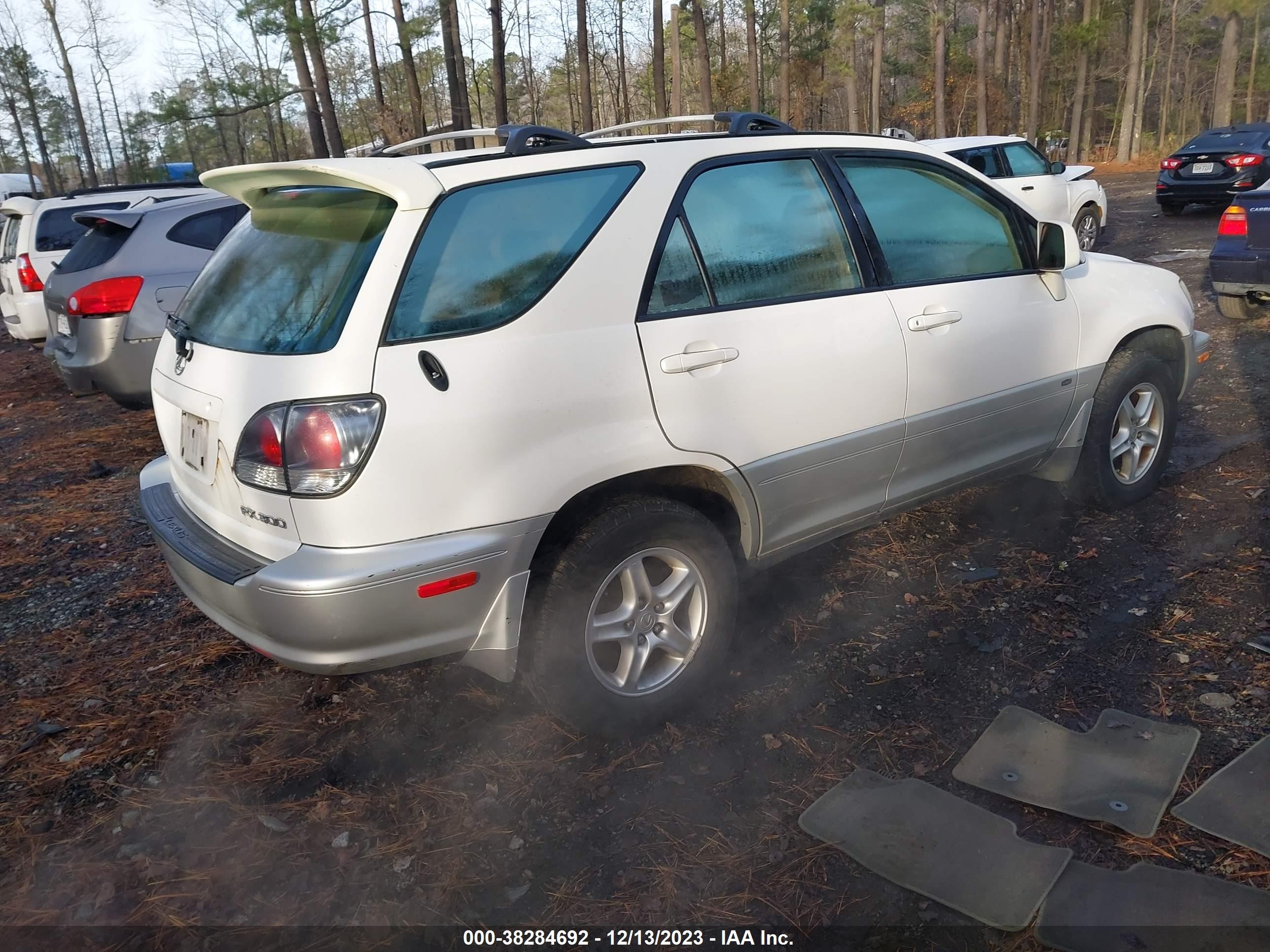 Photo 3 VIN: JTJHF10U110224368 - LEXUS RX 