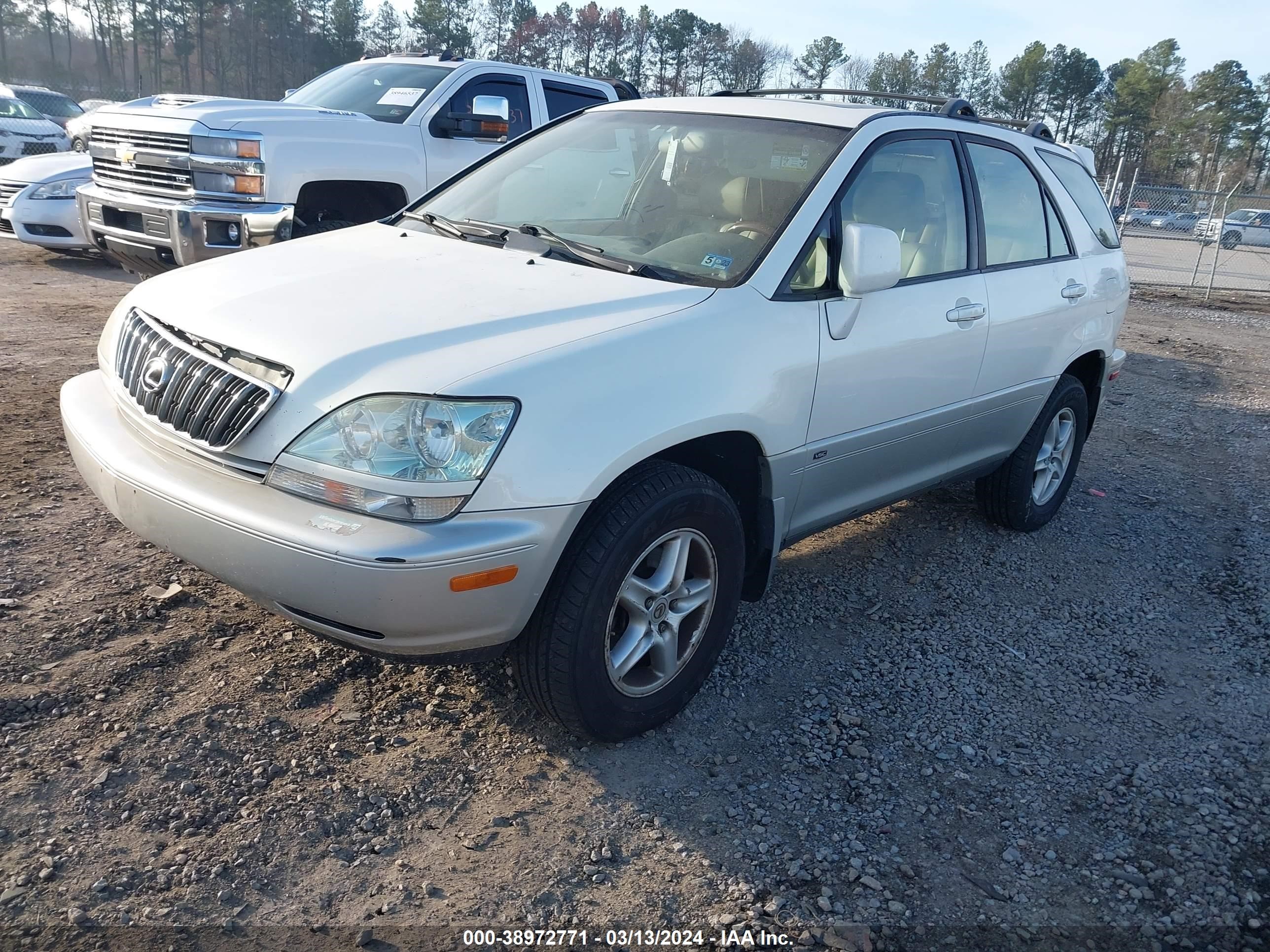 Photo 1 VIN: JTJHF10U420265000 - LEXUS RX 