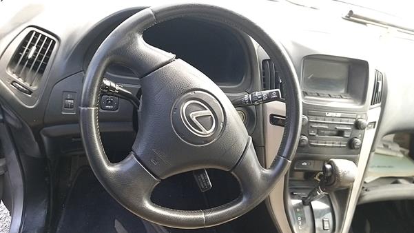 Photo 12 VIN: JTJHF10U520235097 - LEXUS RX 300 