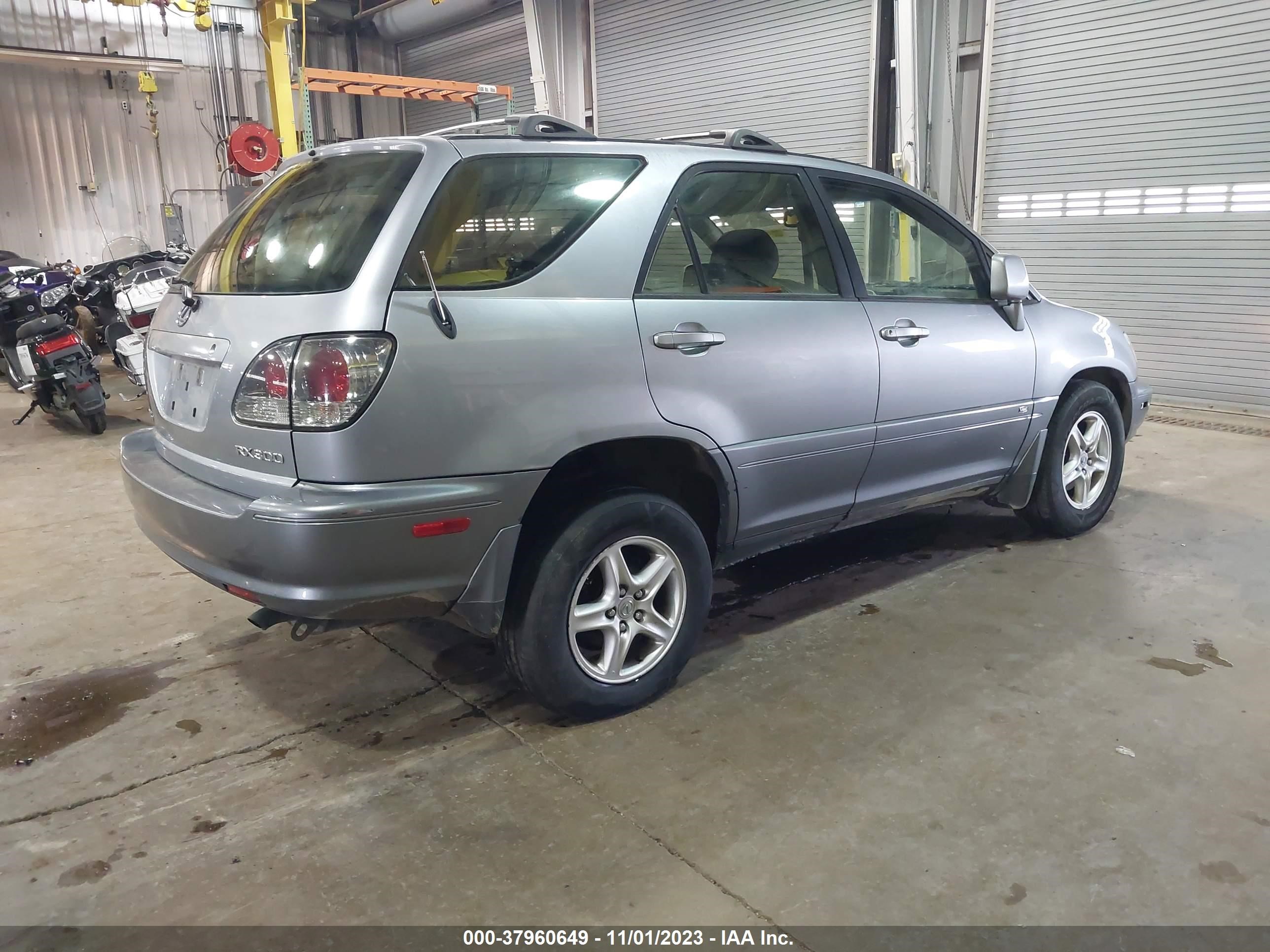 Photo 3 VIN: JTJHF10U810199615 - LEXUS RX 