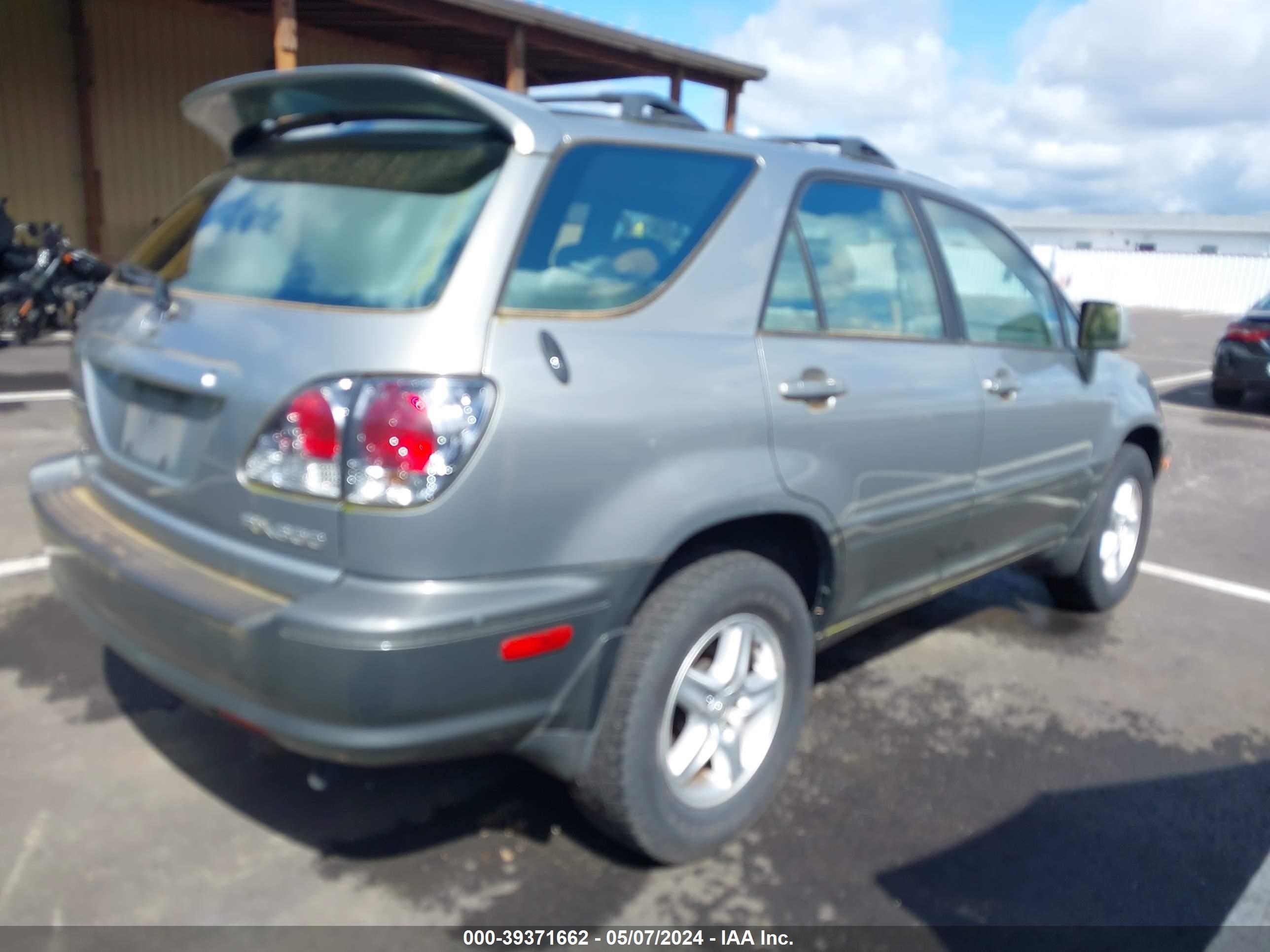 Photo 3 VIN: JTJHF10U820269938 - LEXUS RX 