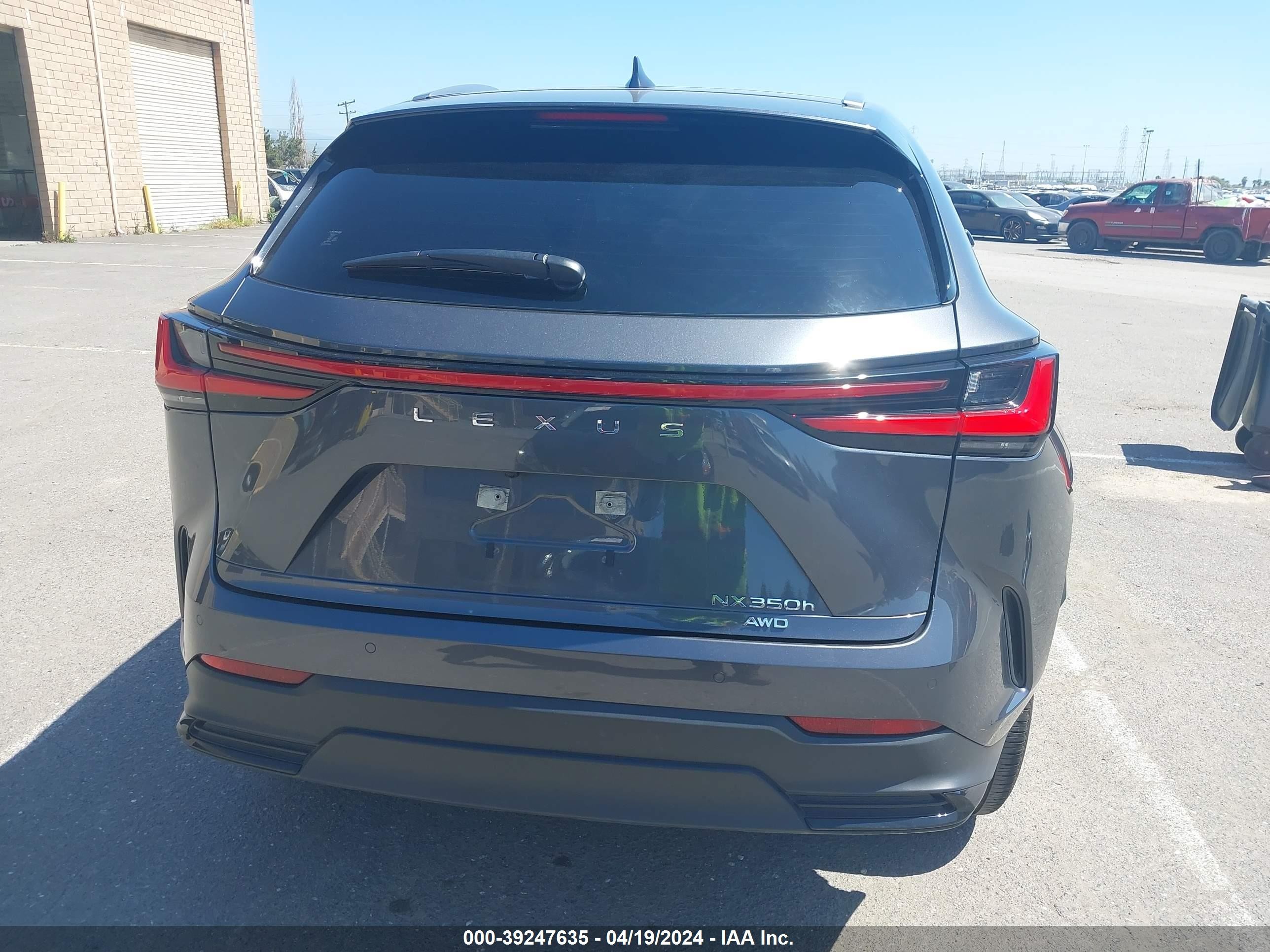 Photo 14 VIN: JTJHKCEZ5R5012678 - LEXUS NX 