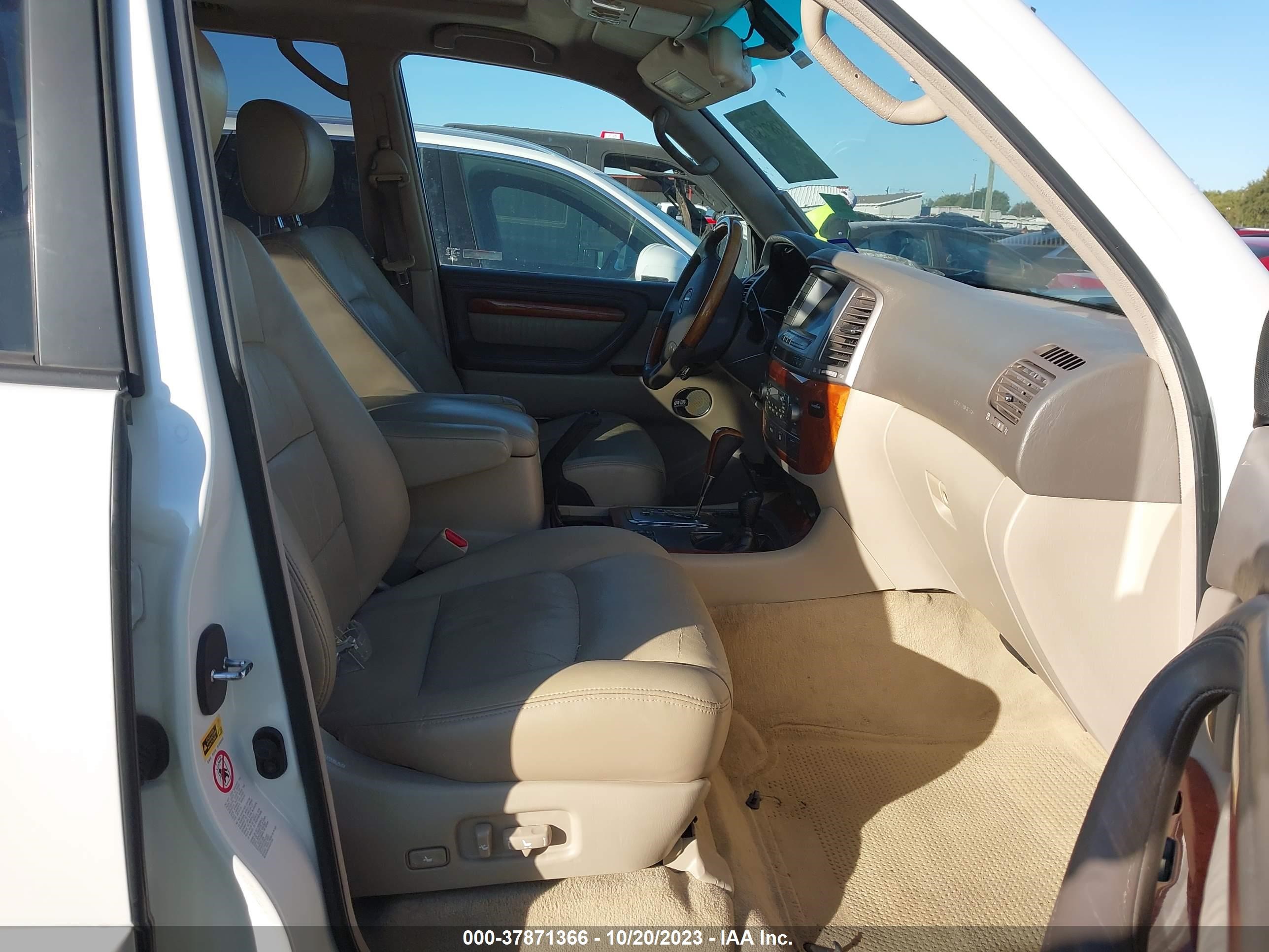 Photo 4 VIN: JTJHT00W164003762 - LEXUS LX 