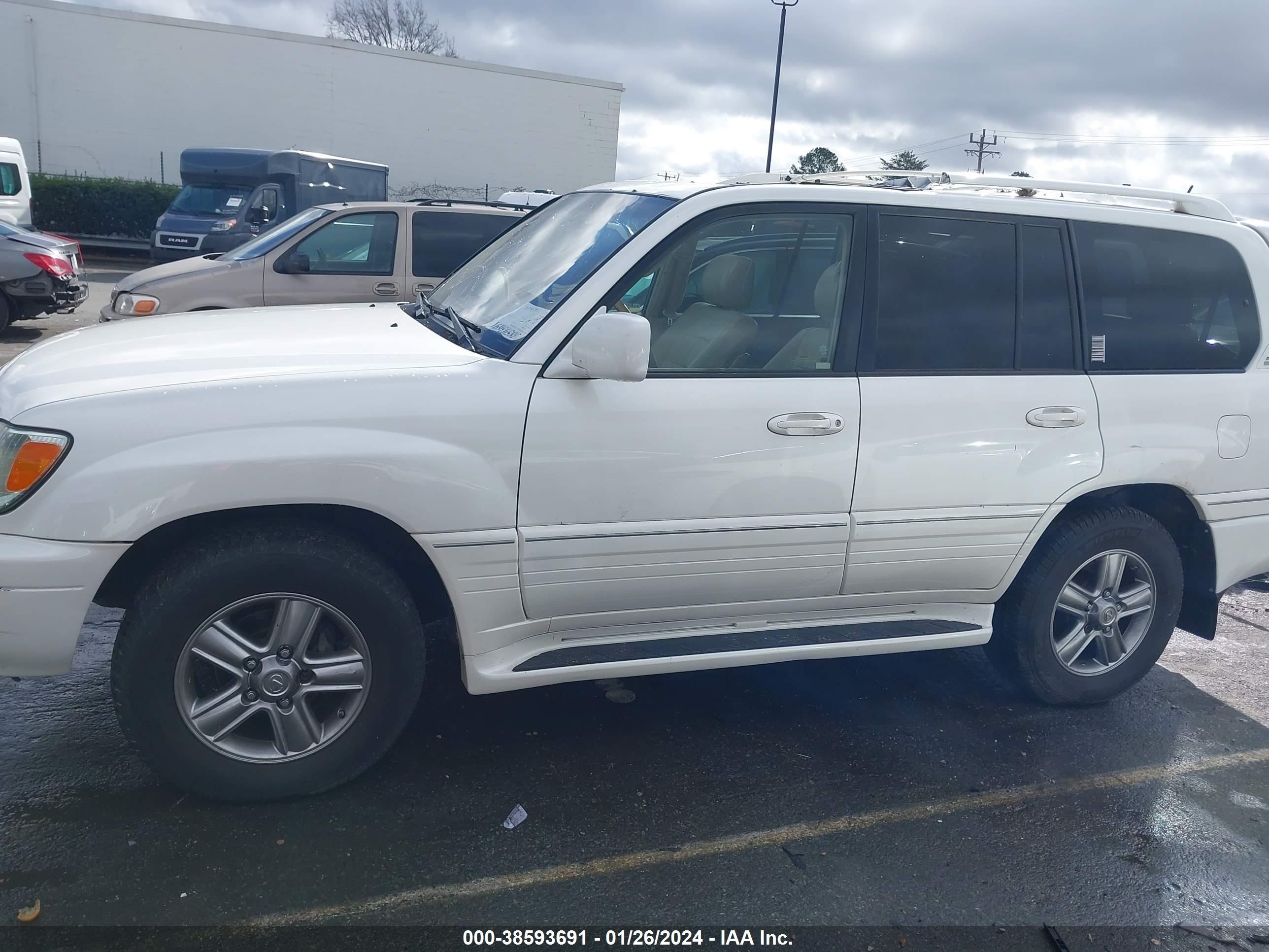 Photo 13 VIN: JTJHT00W264017413 - LEXUS LX 