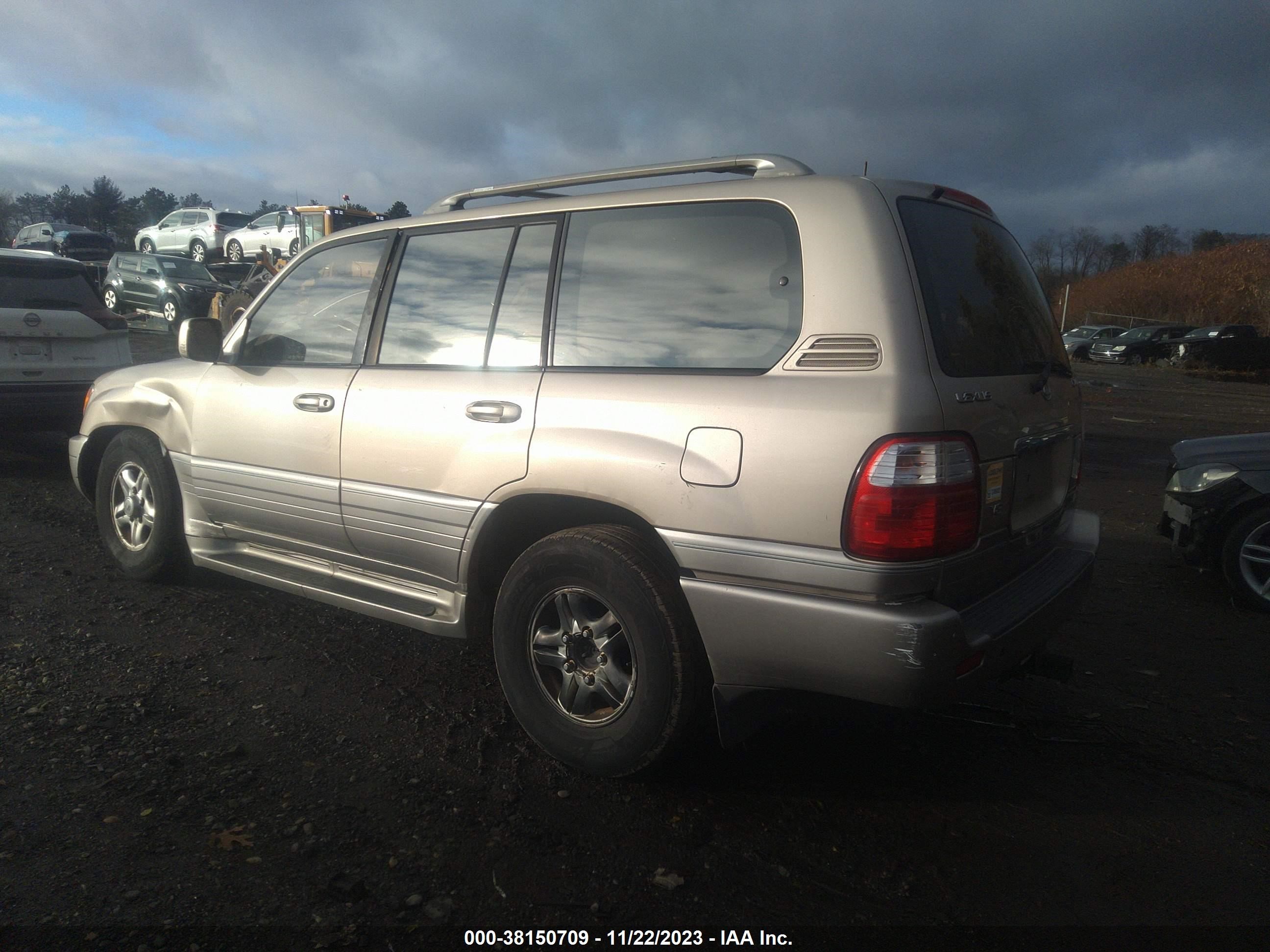 Photo 2 VIN: JTJHT00W313502089 - LEXUS LX 