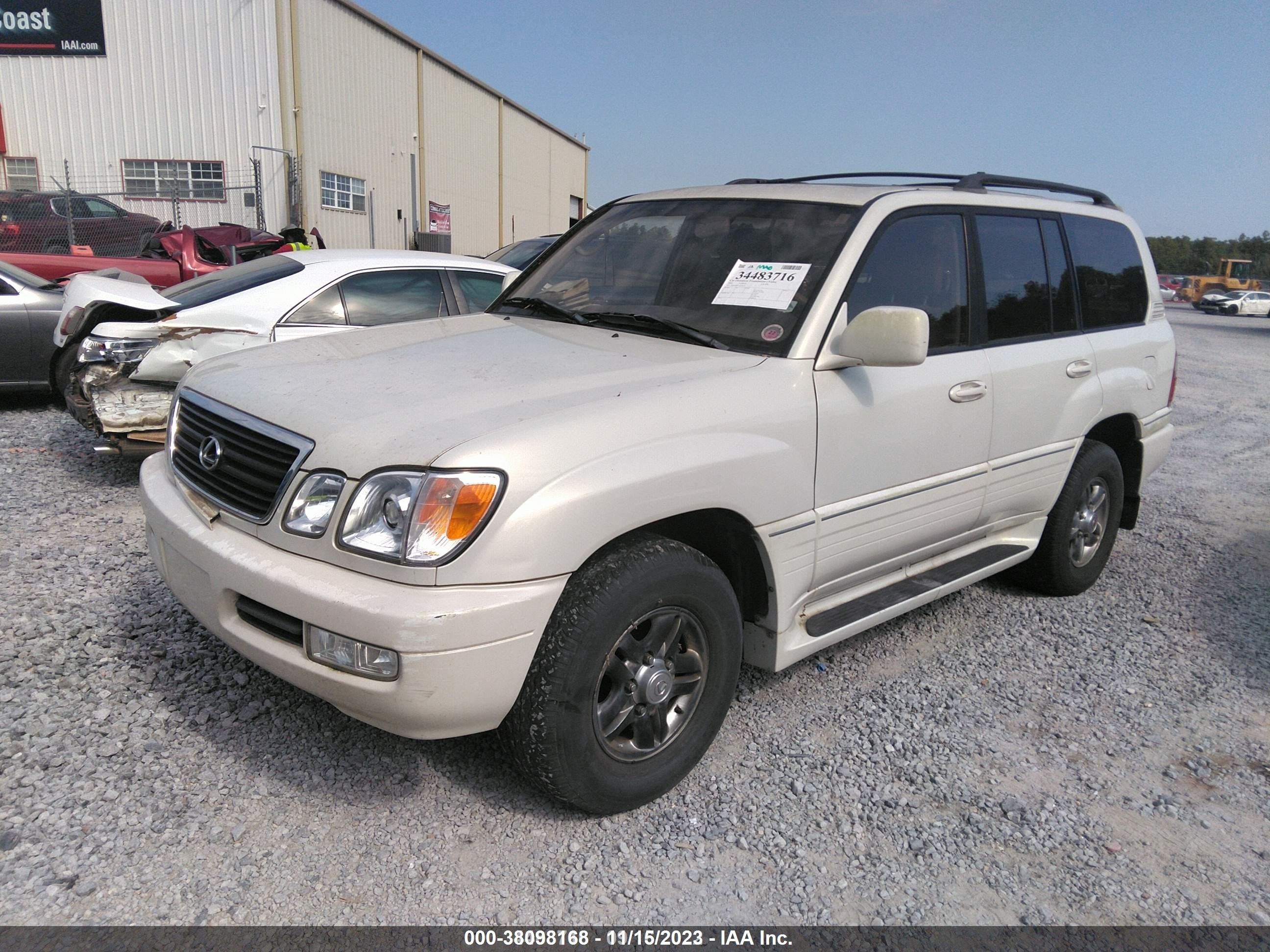 Photo 2 VIN: JTJHT00W323523137 - LEXUS LX 