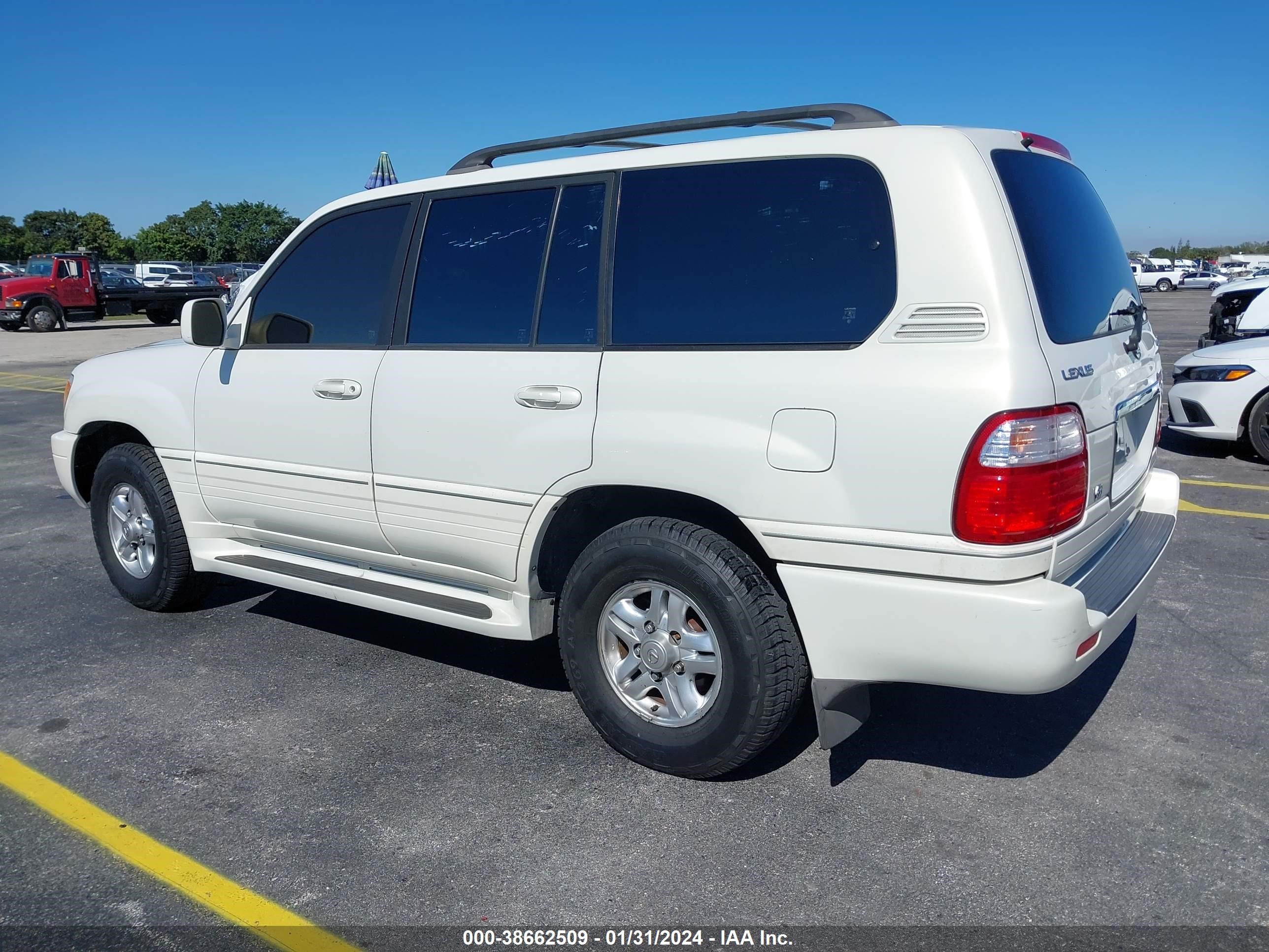 Photo 2 VIN: JTJHT00W823512425 - LEXUS LX 